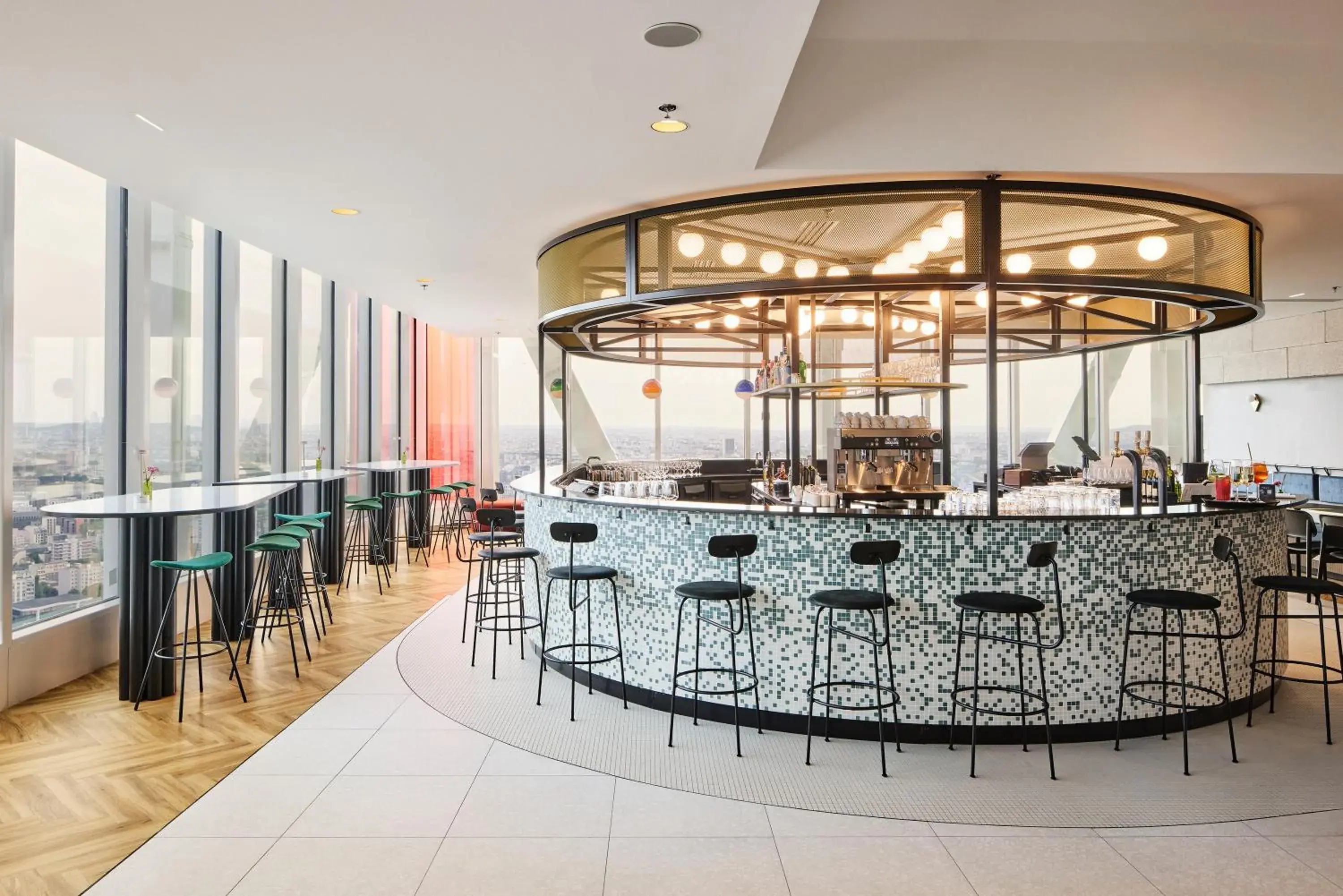 Lounge or bar in H4 Hotel Wyndham Paris Pleyel Resort Lounge or bar in H4 Hotel Wyndham Paris Pleyel Resort