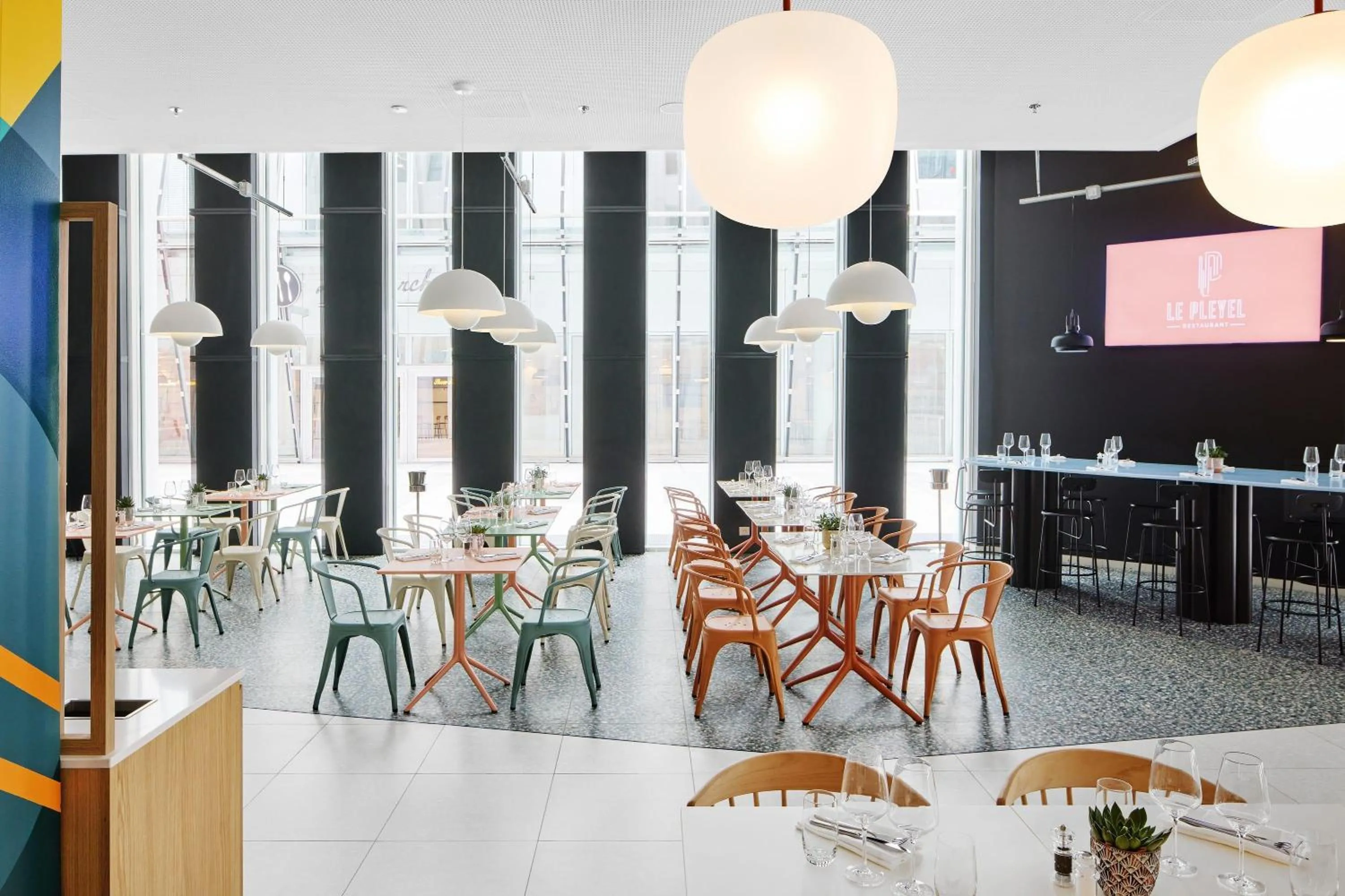 Restaurant/places to eat in H4 Wyndham Paris Pleyel
