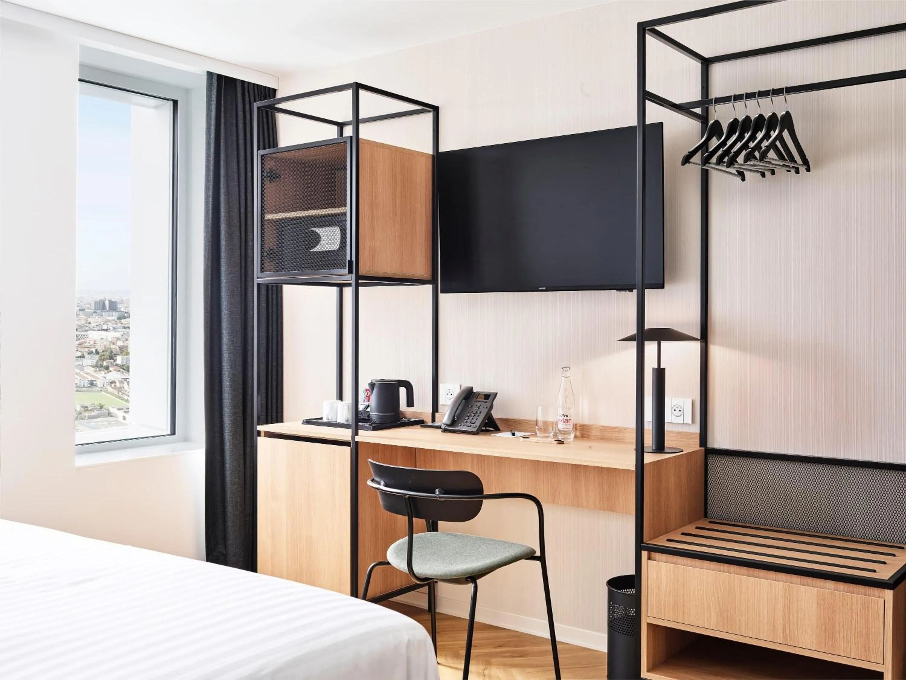 Photo of the whole room, Bed in H4 Wyndham Paris Pleyel