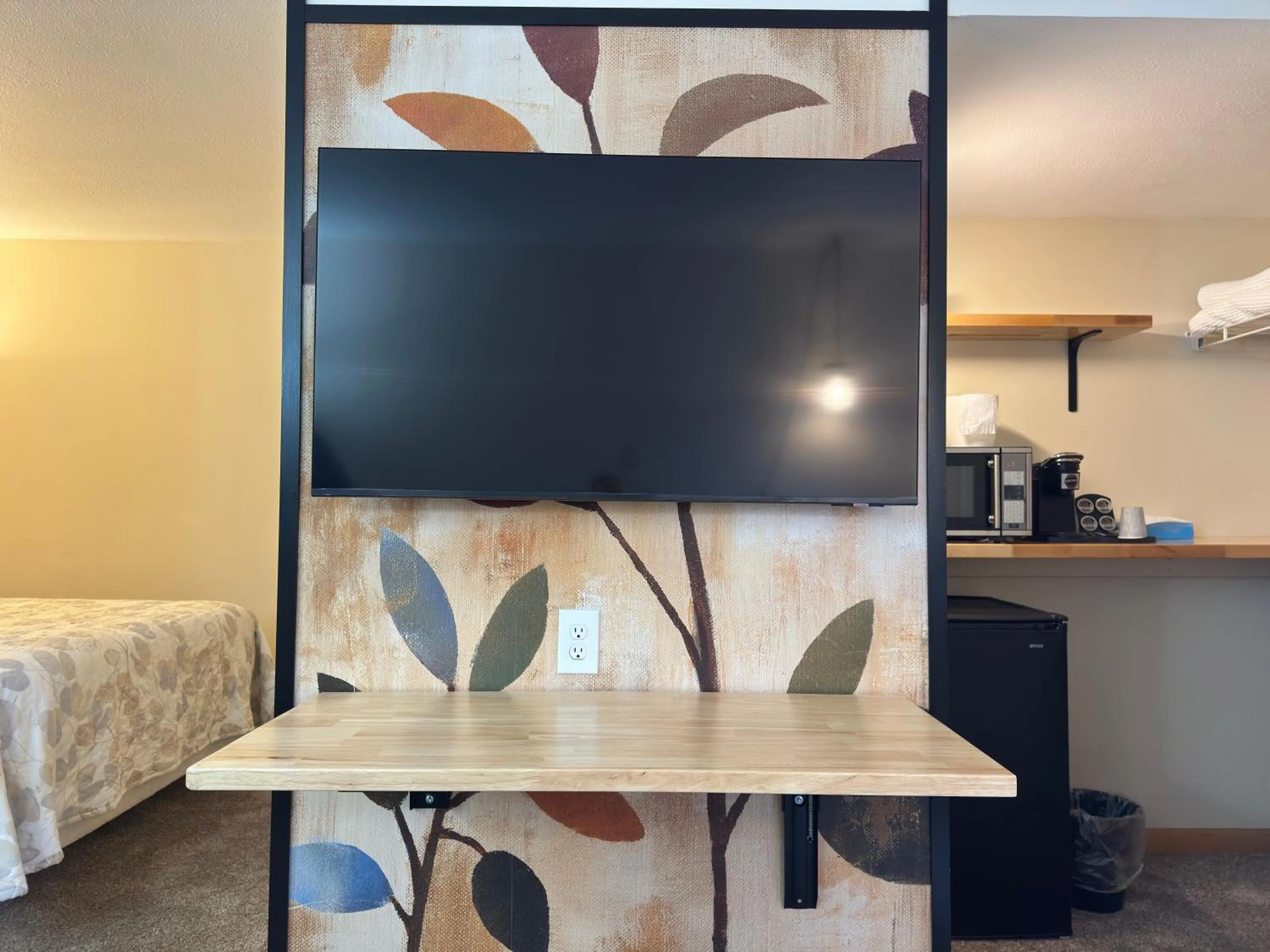 TV and multimedia, Bed in Walla Walla Garden Motel