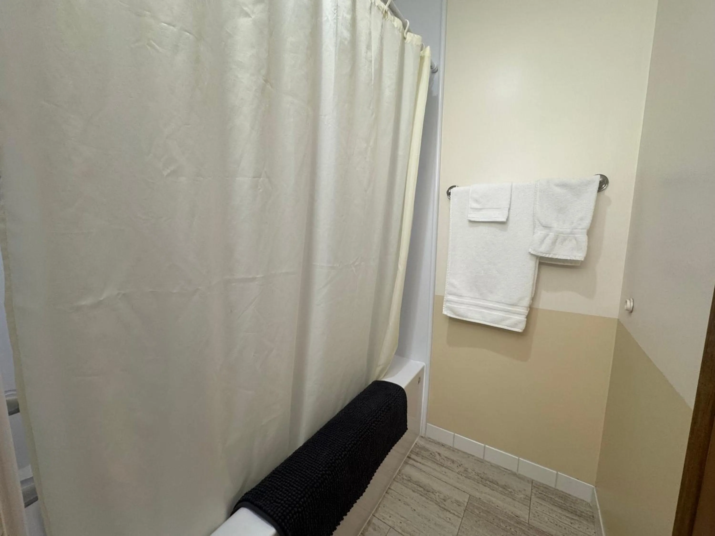 Bathroom in Walla Walla Garden Motel