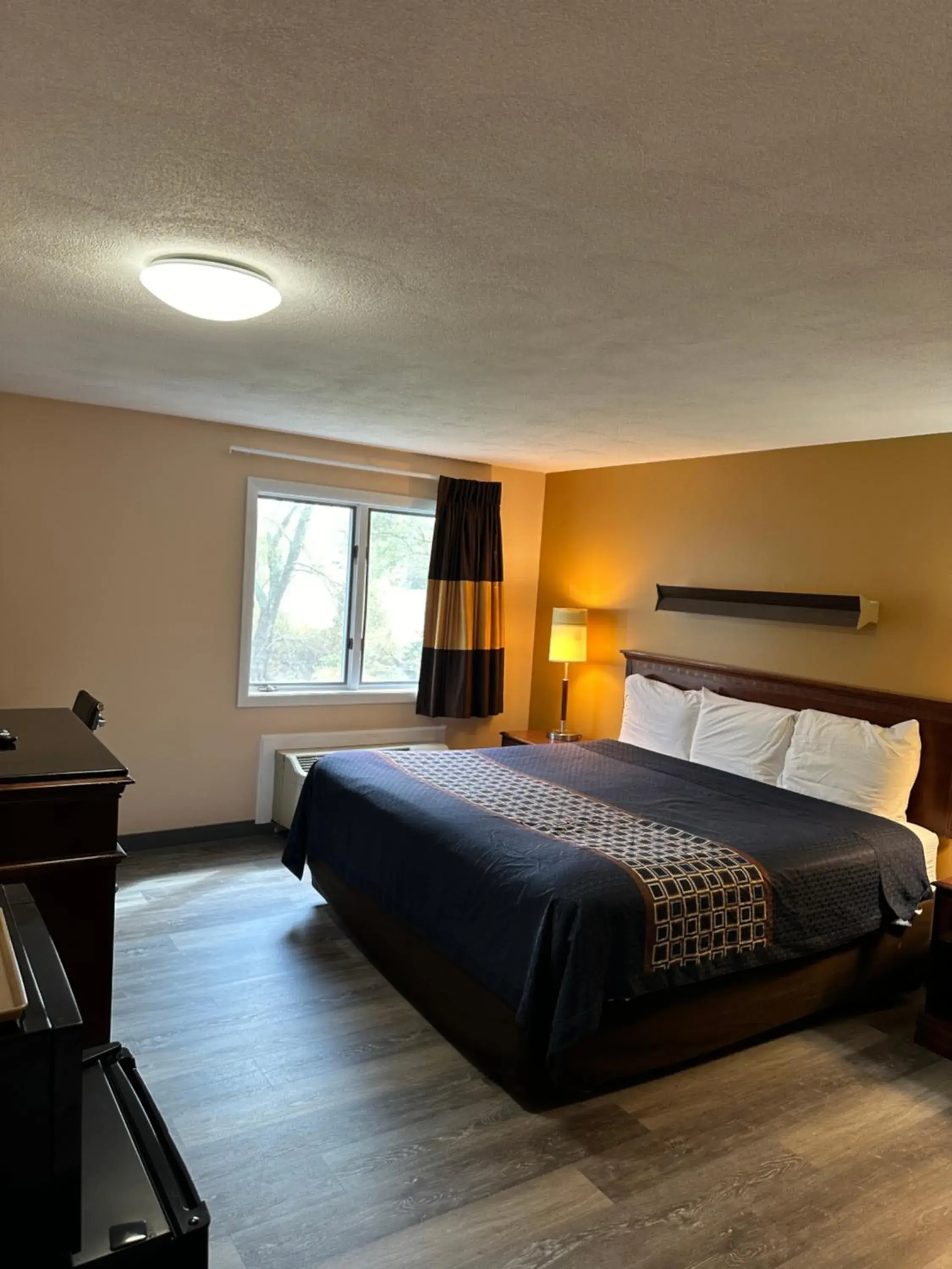 Bed in Wickford Motor Inn Bed in Wickford Motor Inn