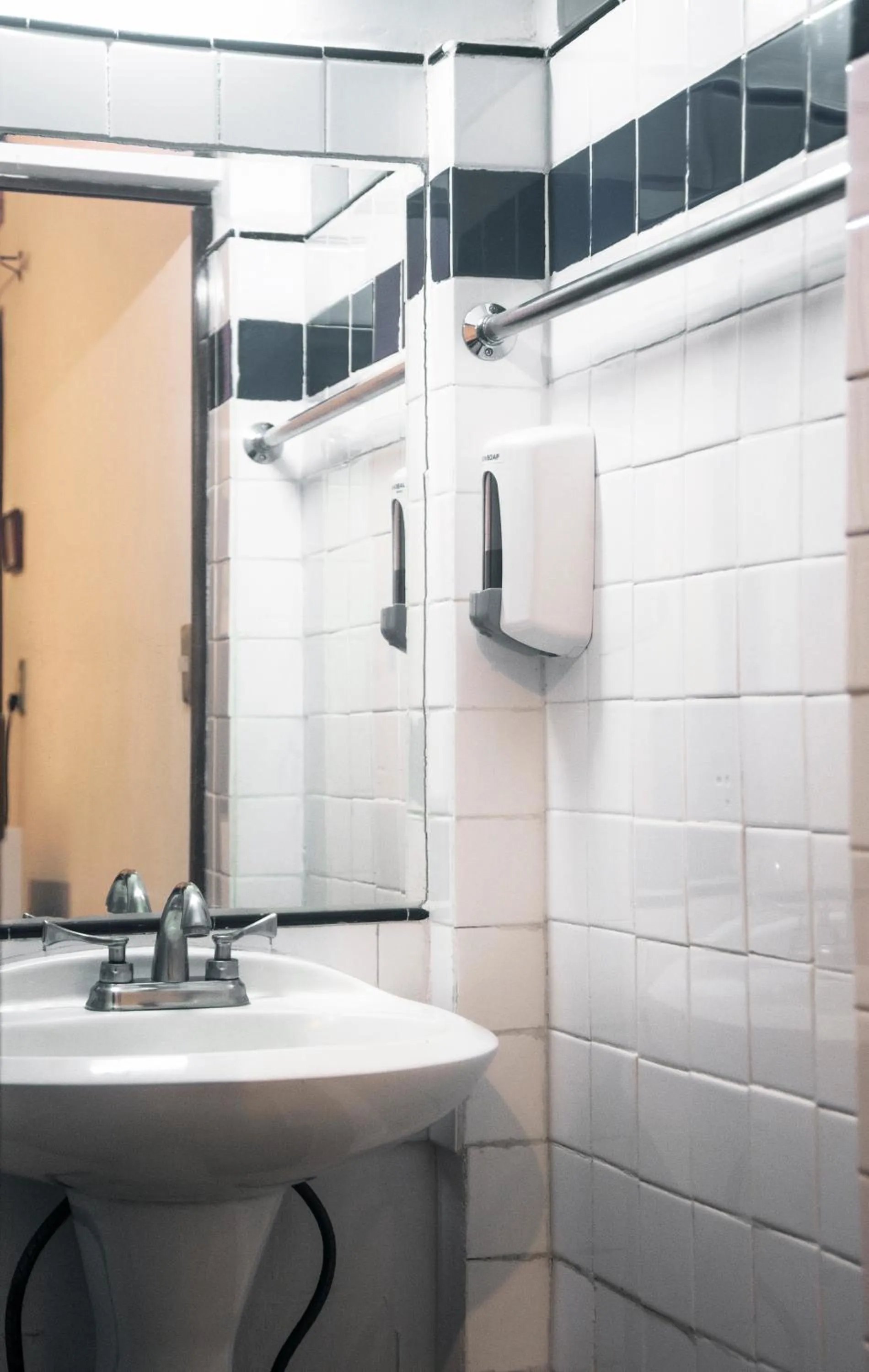 Bathroom in Chalet del Carmen, Coyoacán