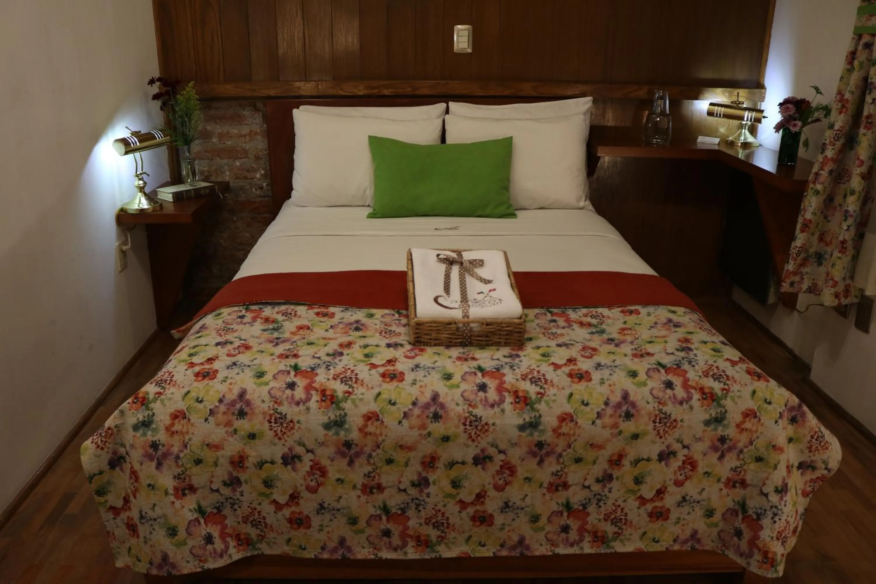 Bed in Chalet del Carmen, Coyoacán