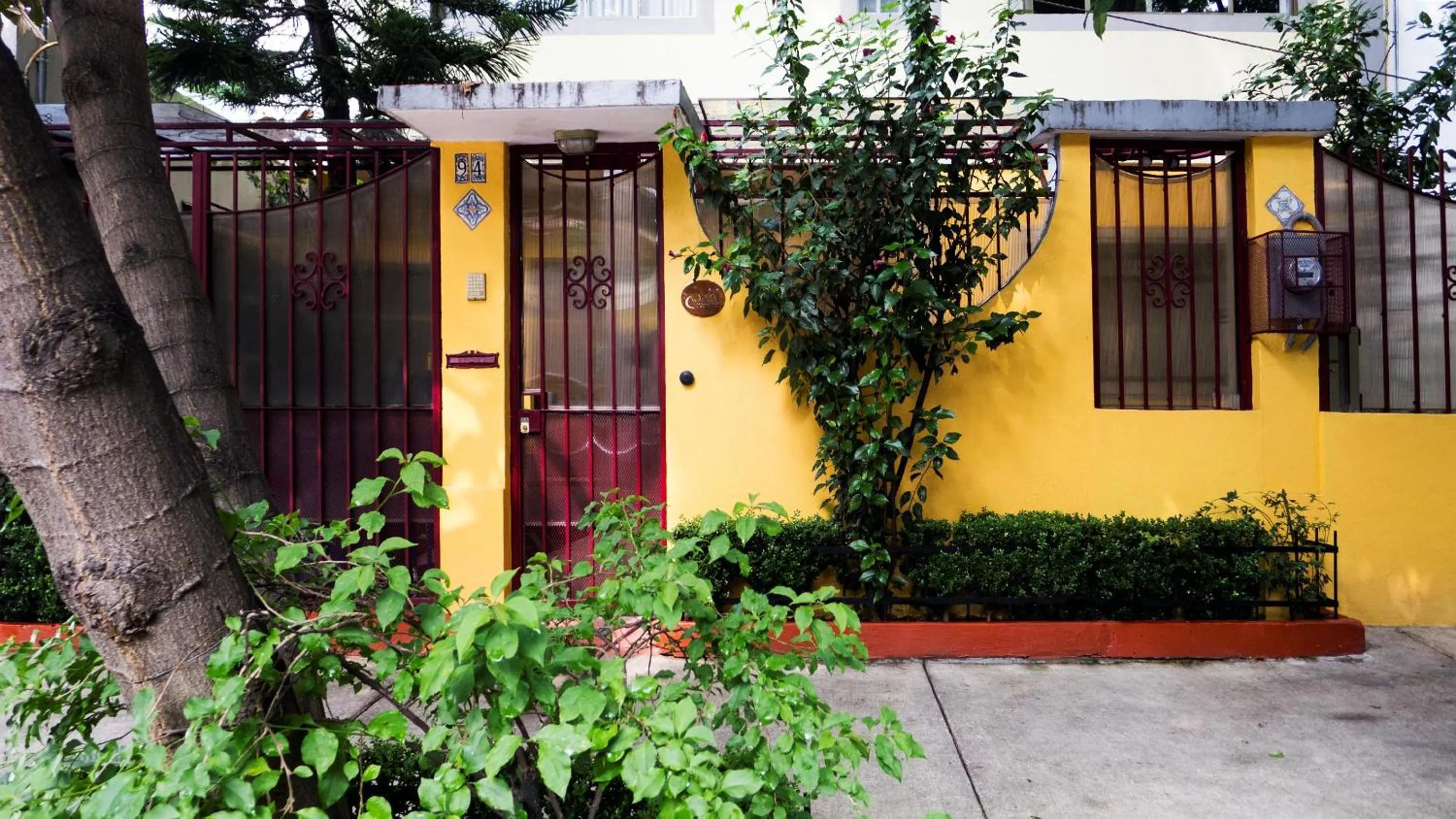 Facade/entrance in Chalet del Carmen, Coyoacán