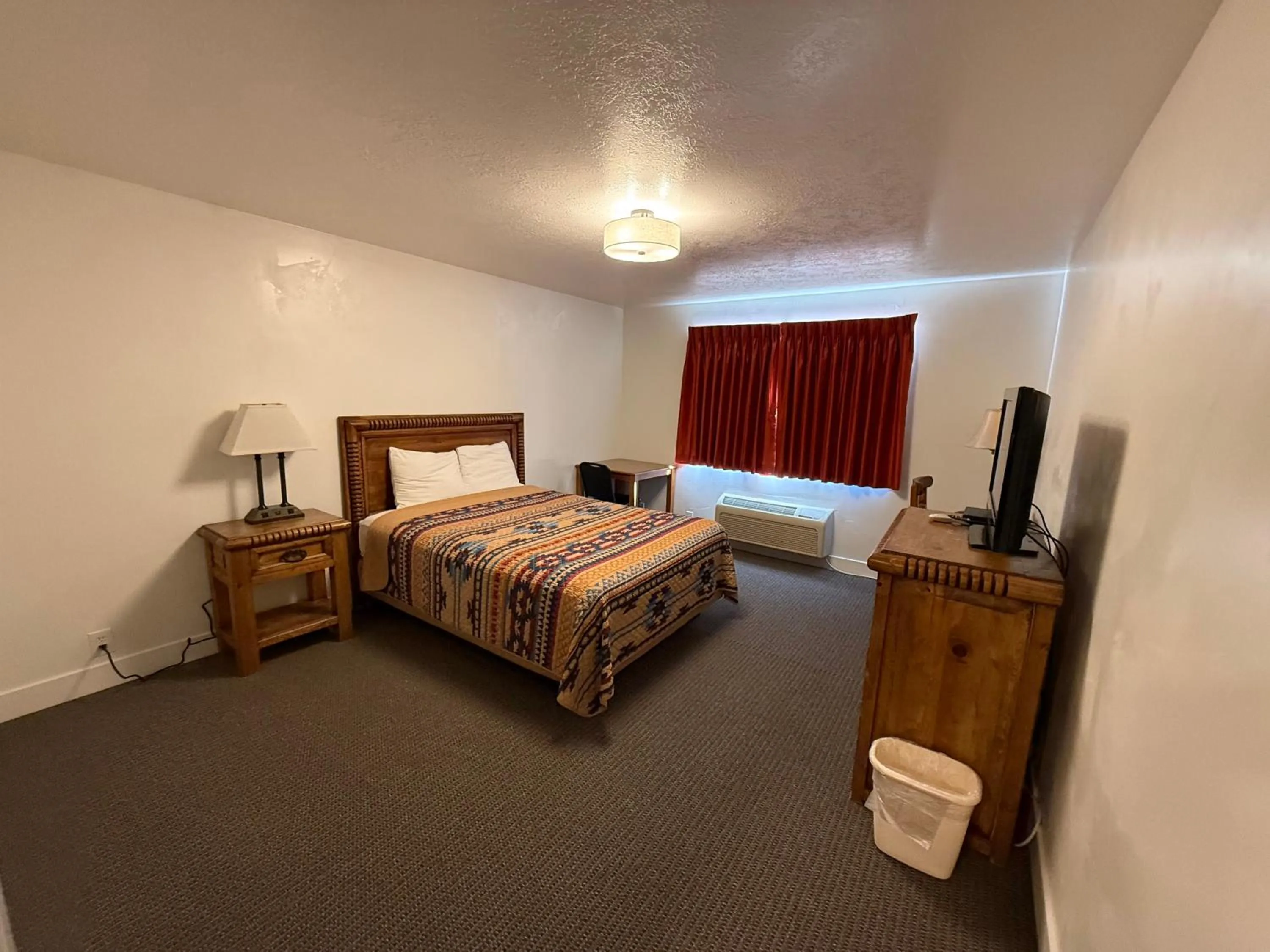 Bed in Four Corners Inn