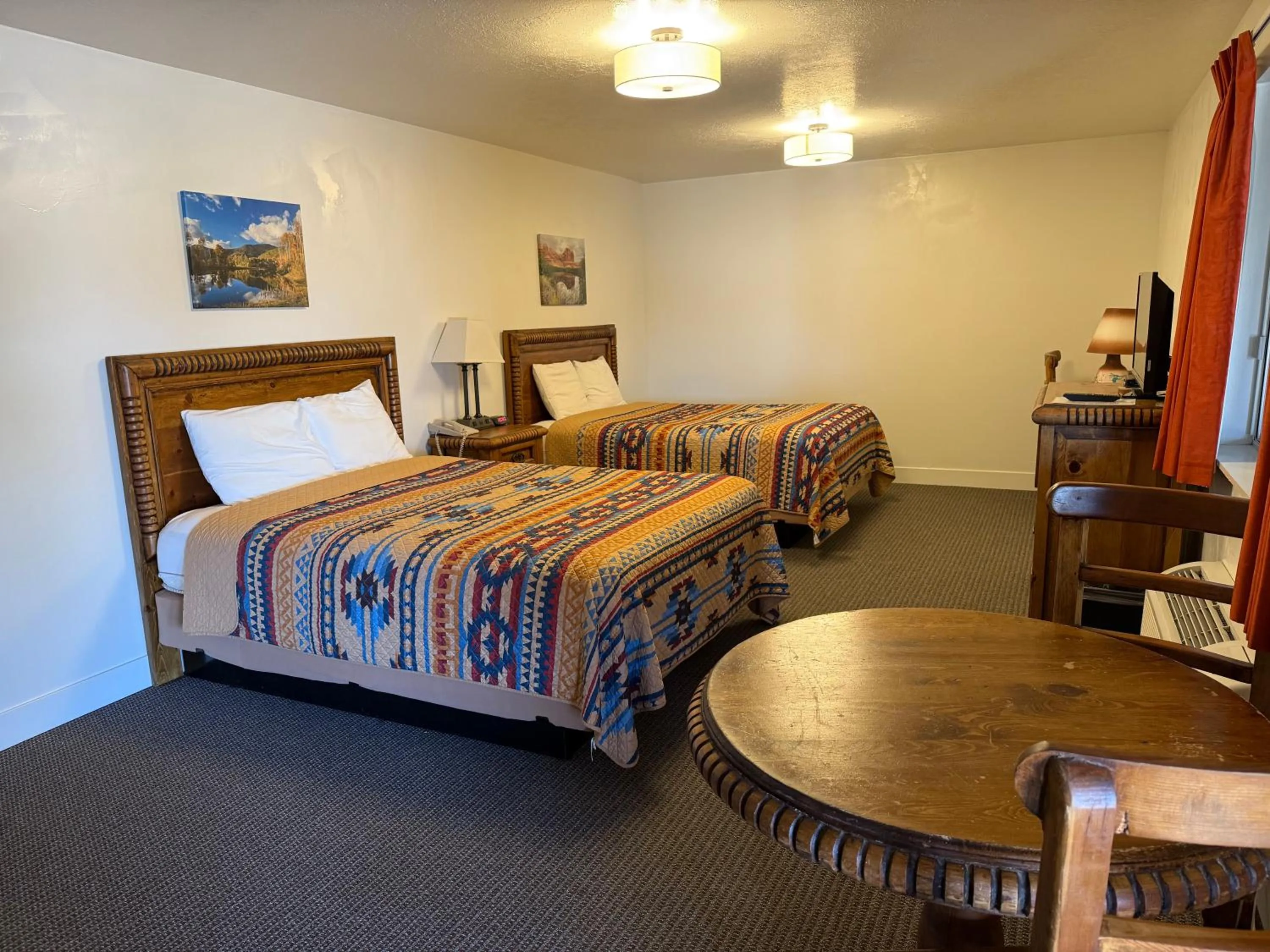 Bed in Four Corners Inn