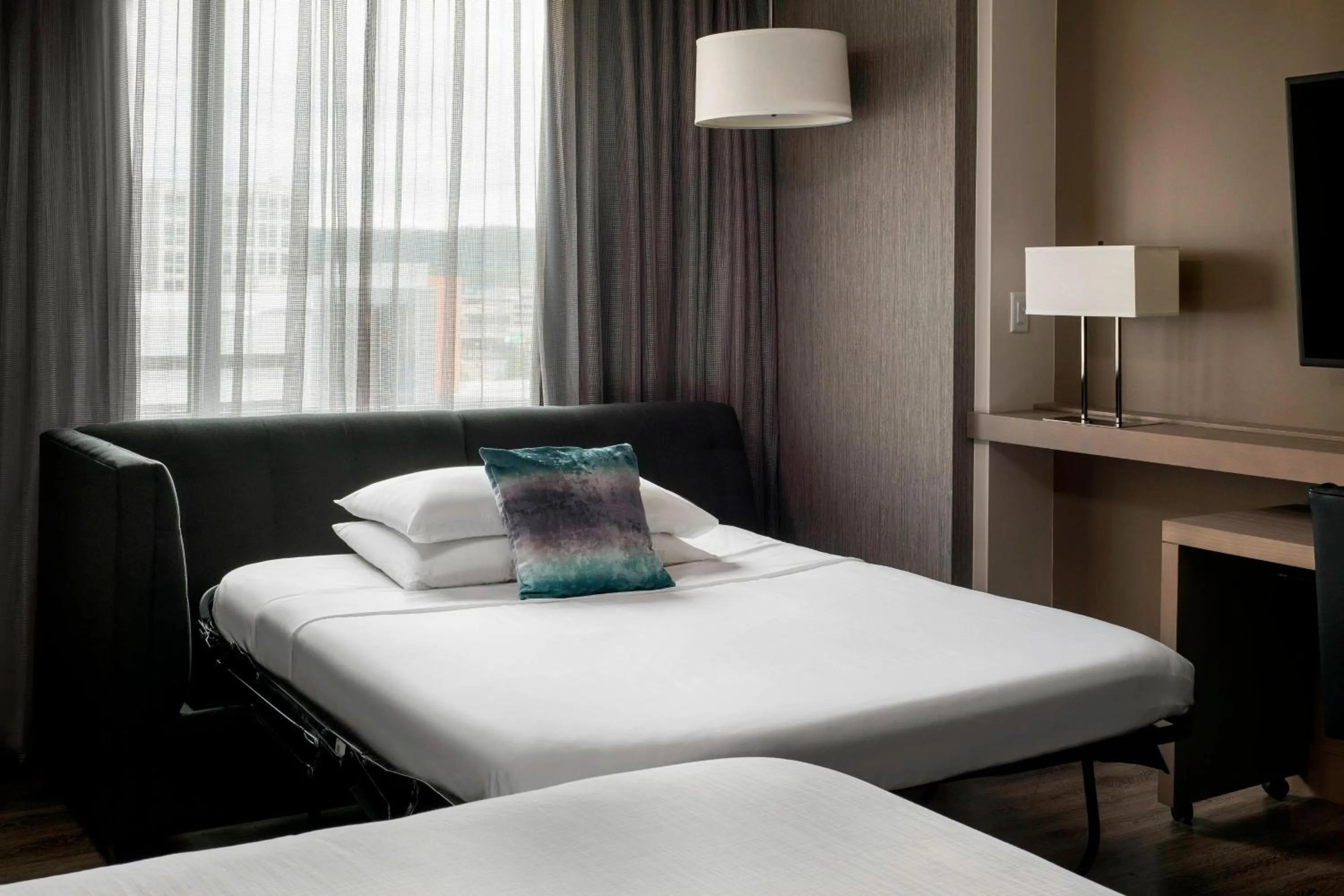 Photo of the whole room, Bed in Seattle Marriott Bellevue