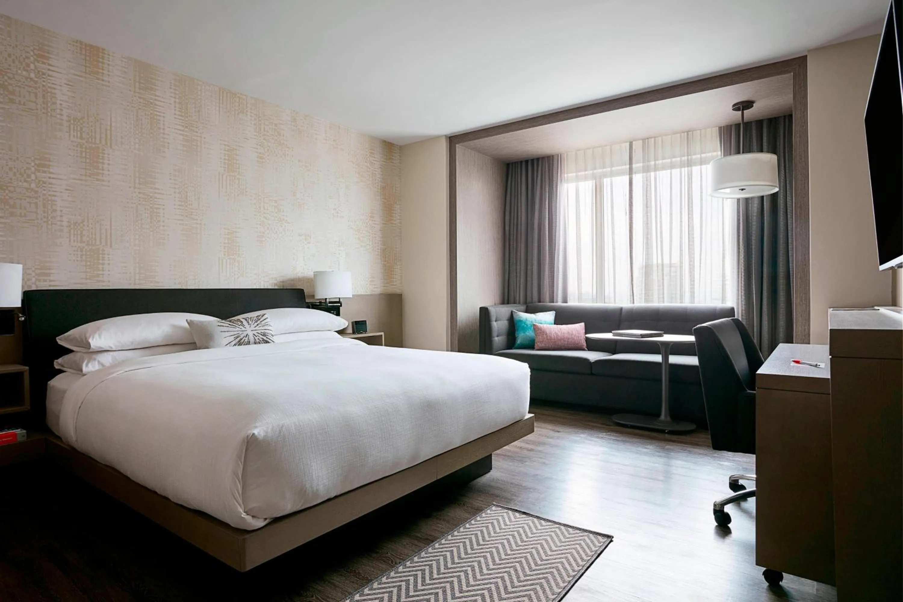 Photo of the whole room, Bed in Seattle Marriott Bellevue