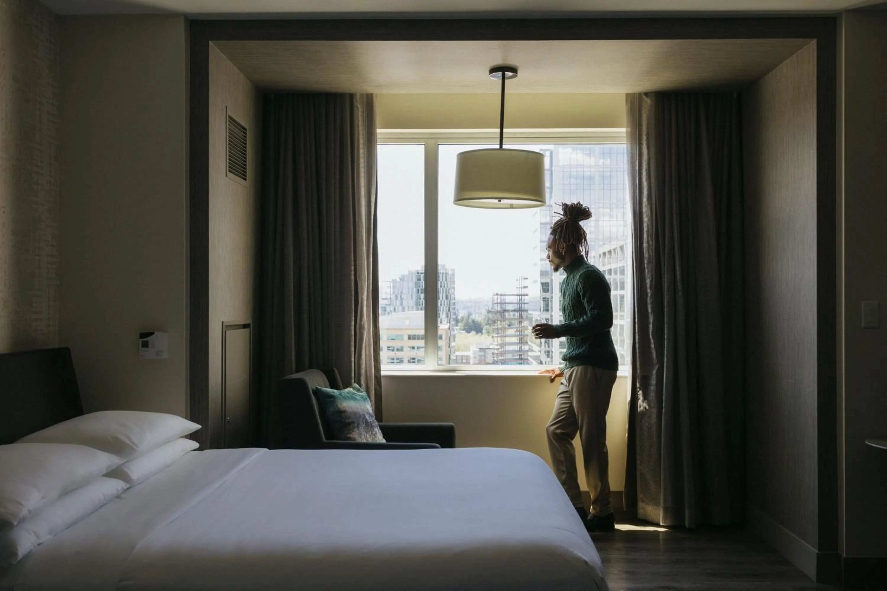 Photo of the whole room, Bed in Seattle Marriott Bellevue