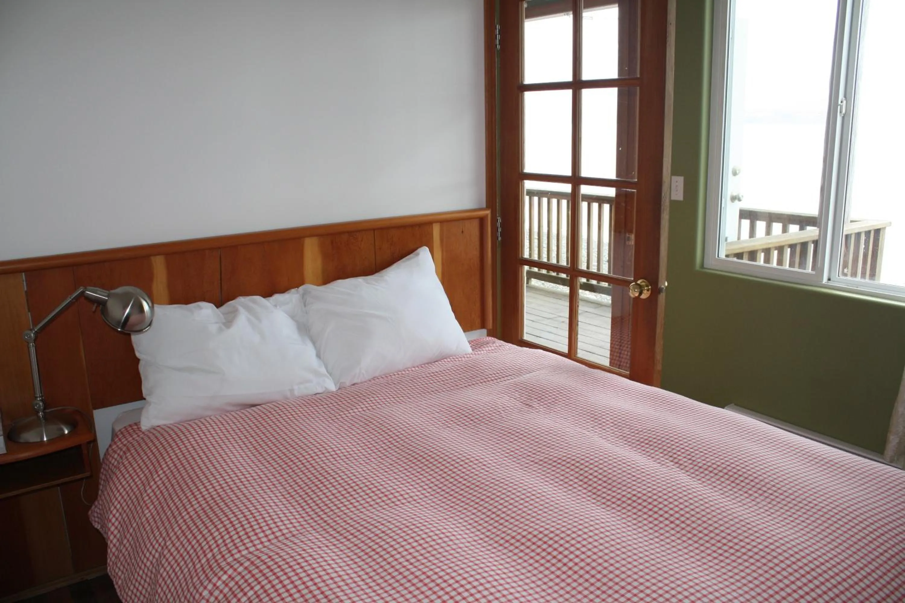 Bedroom, Bed in Orca Lodge