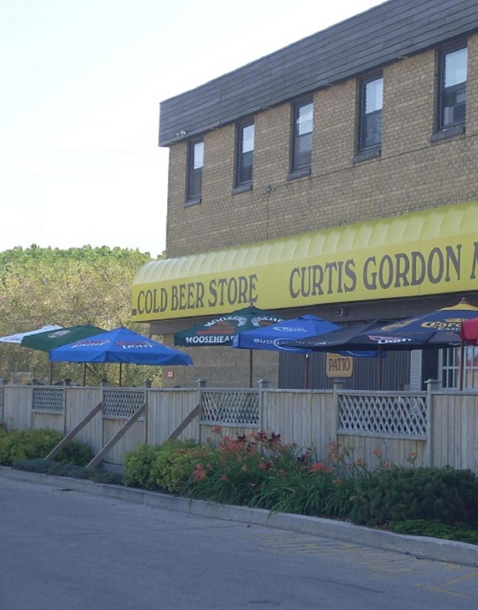 Facade/entrance in Curtis Gordon Motor Hotel