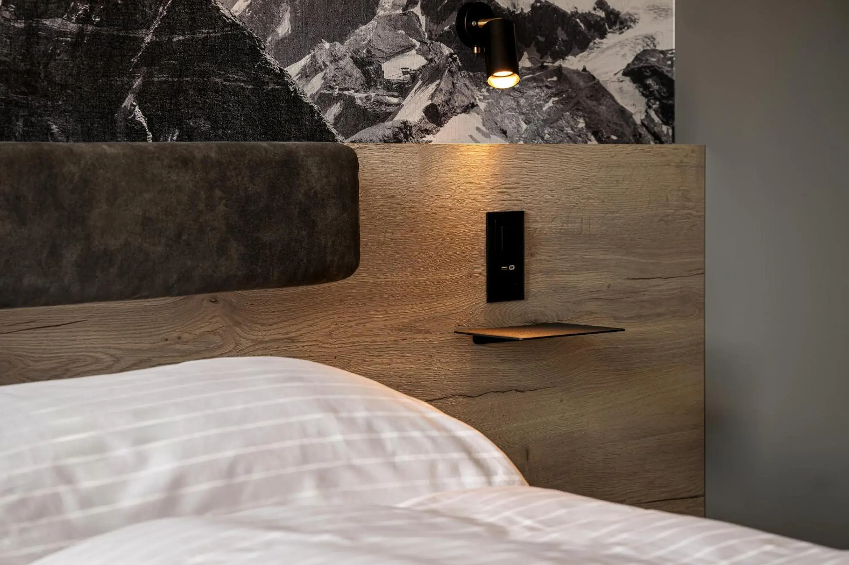 Decorative detail, Bed in Zleep Hotel Lausanne-Chavannes Decorative detail, Bed in Zleep Hotel Lausanne-Chavannes