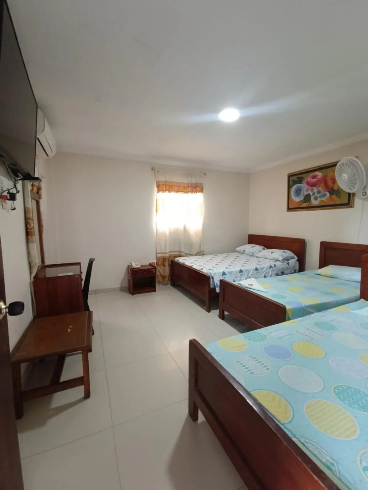 Photo of the whole room, Bed in Hotel Granada Inn