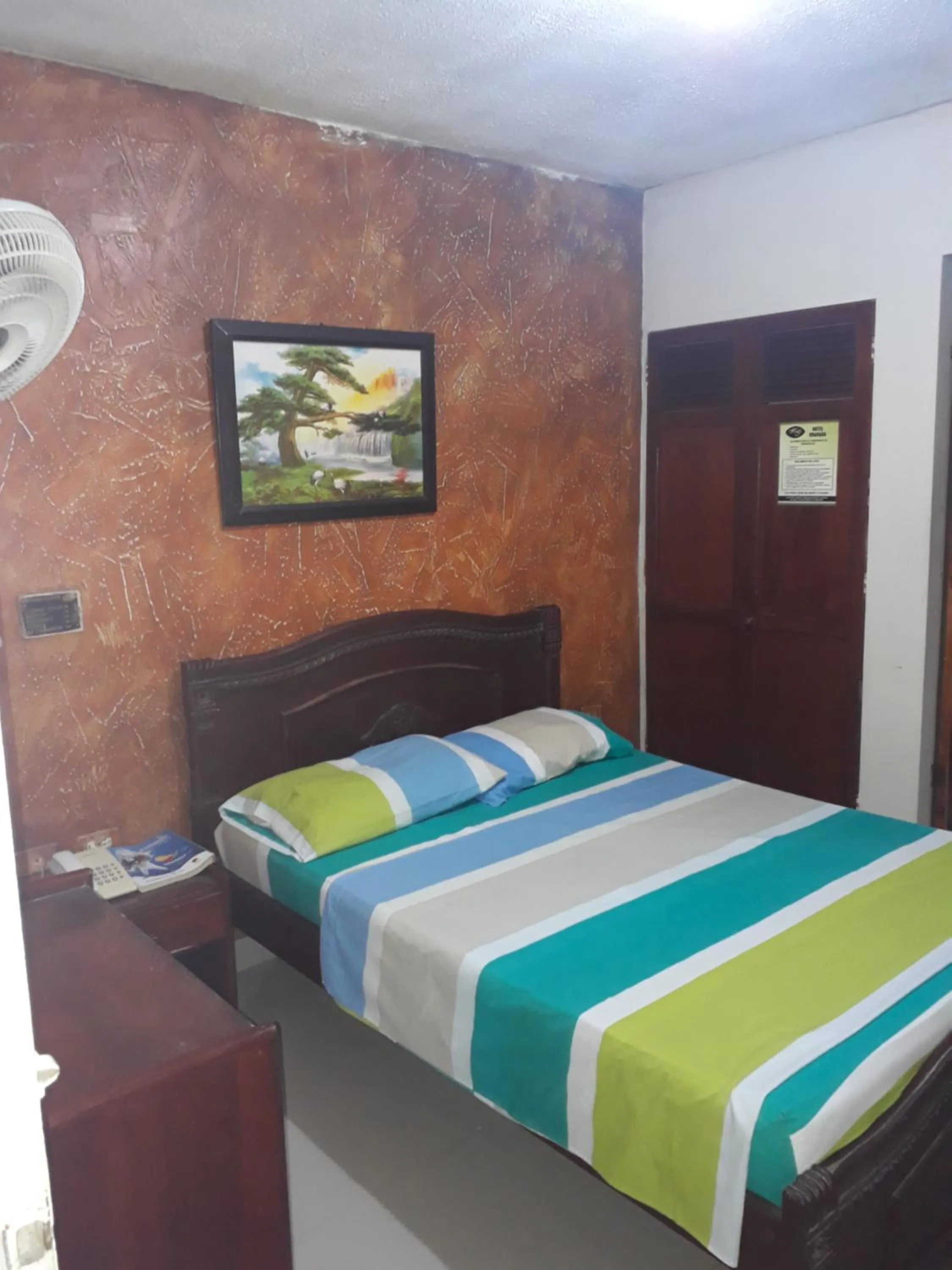 Bed in Hotel Granada Inn