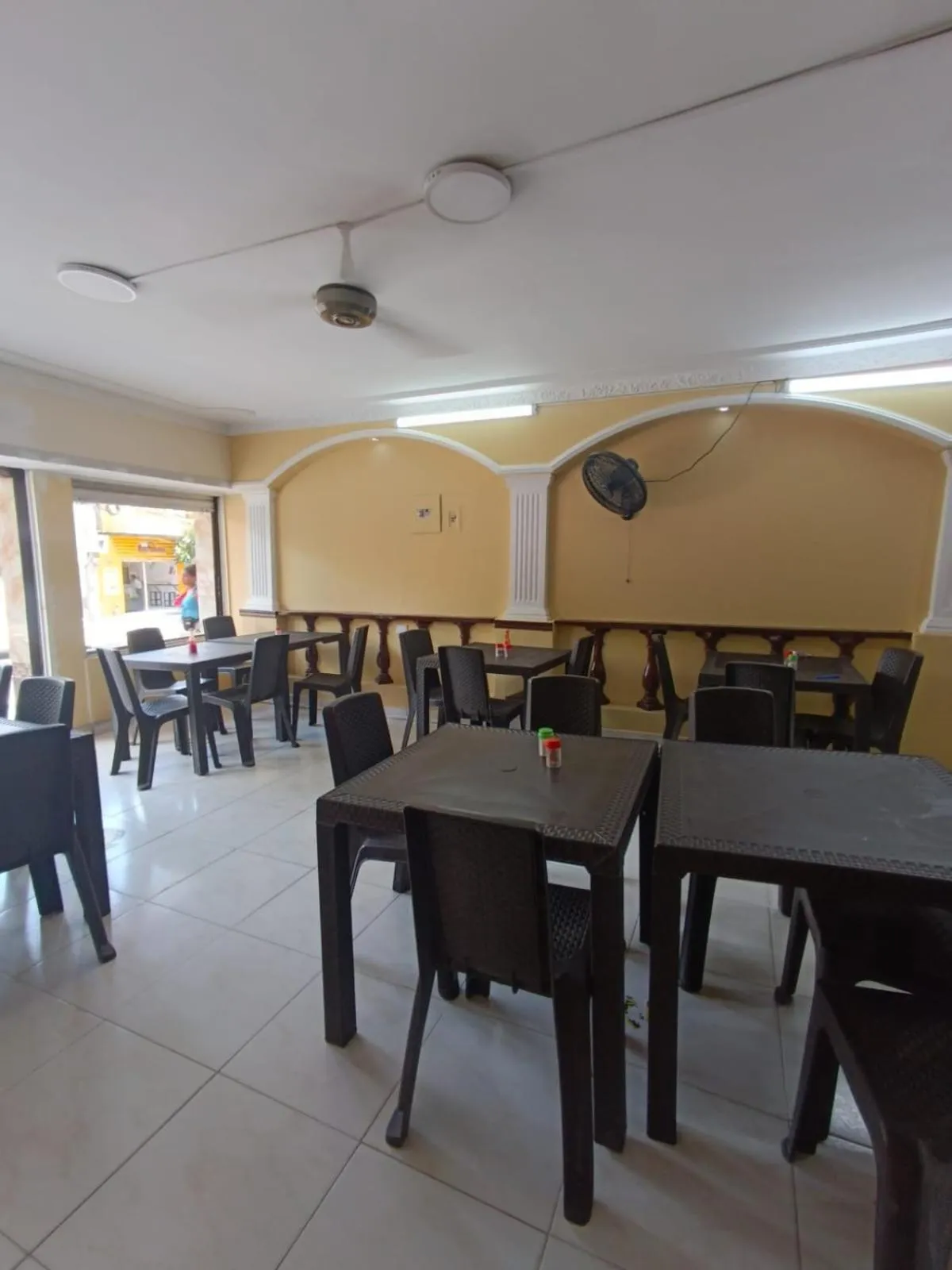 Restaurant/places to eat in Hotel Granada Inn