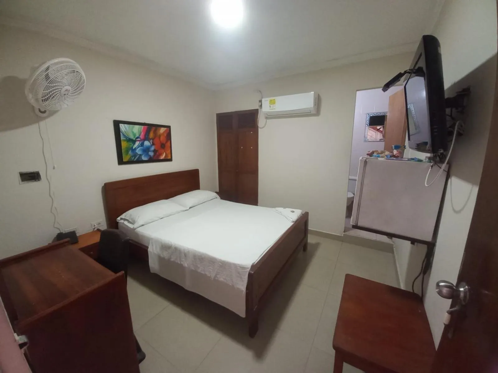 Photo of the whole room, Bed in Hotel Granada Inn