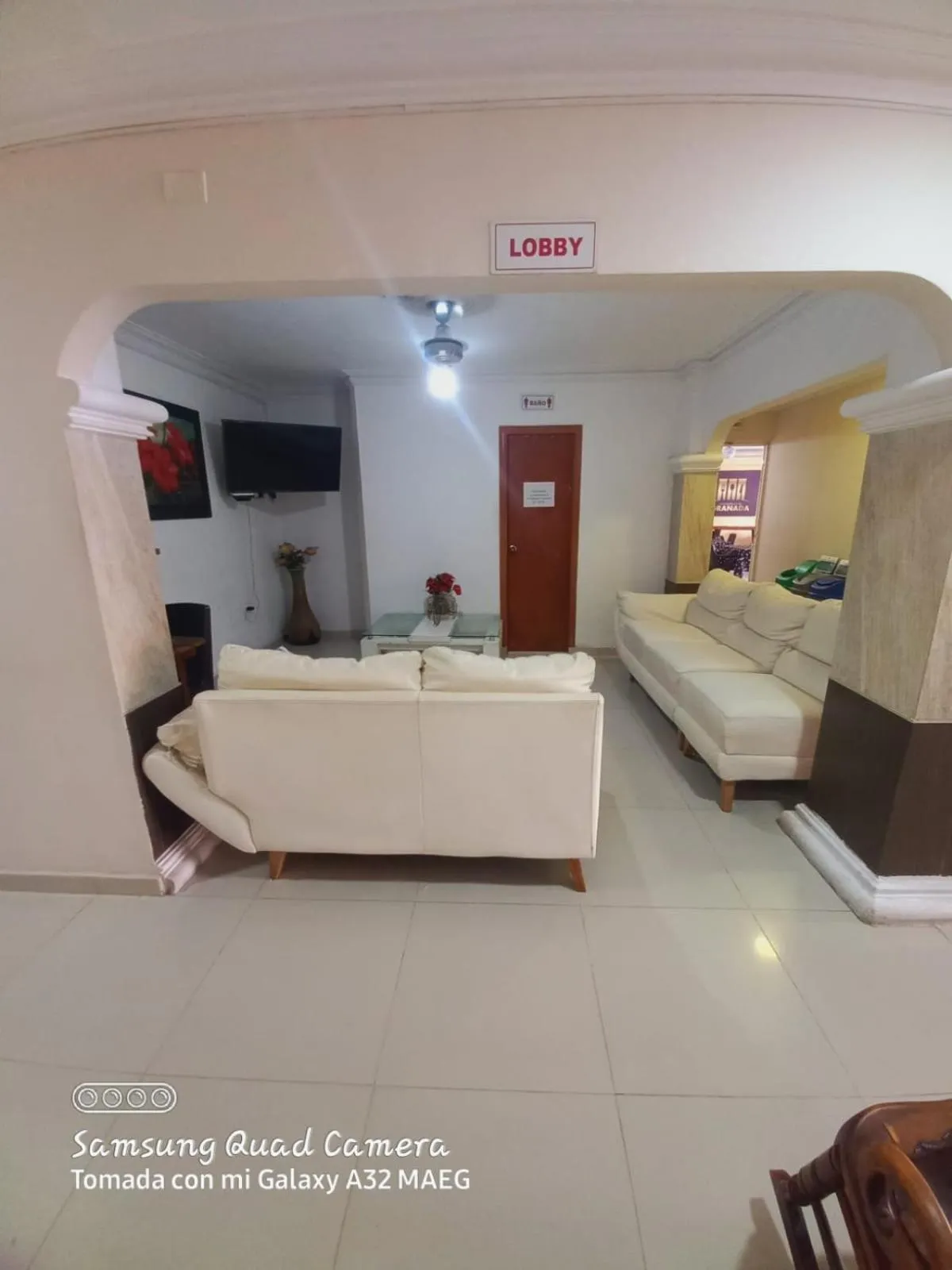 Bathroom, Bed in Hotel Granada Inn