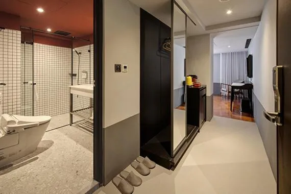 Shower in Reddot Hotel