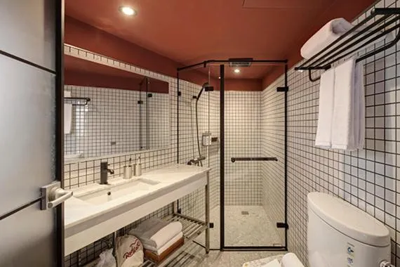 Shower in Reddot Hotel