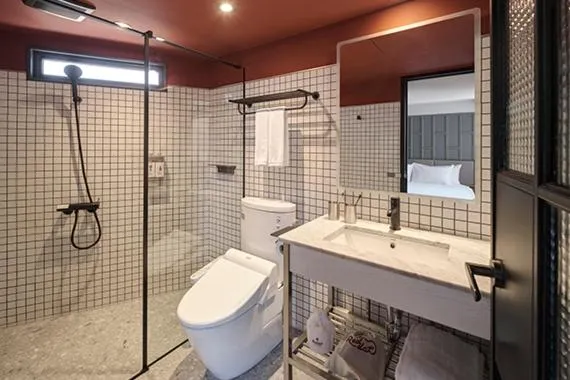 Shower in Reddot Hotel