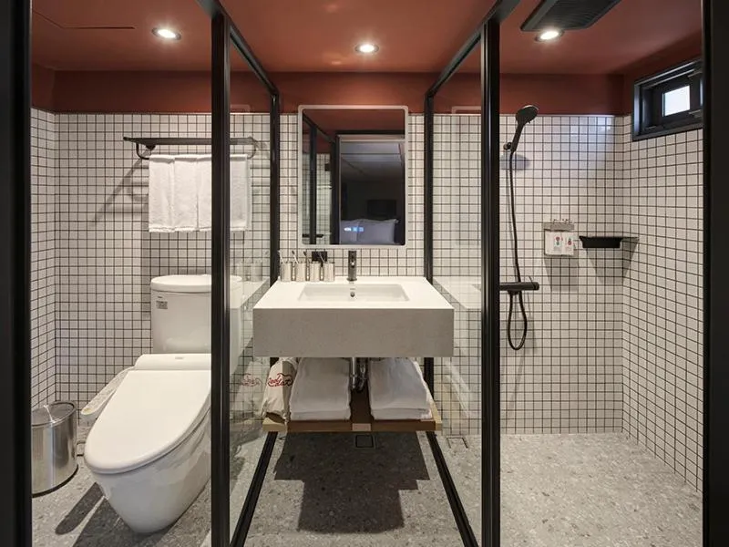 Shower in Reddot Hotel