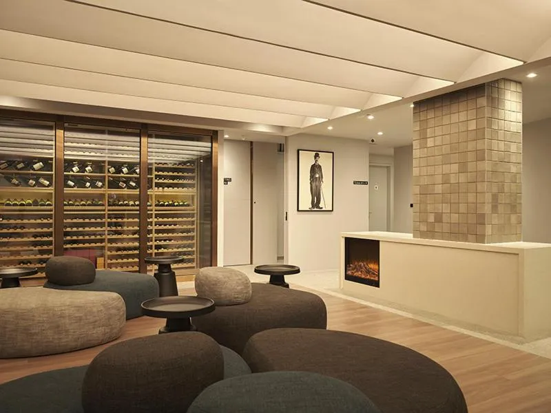 Communal lounge/ TV room in Reddot Hotel