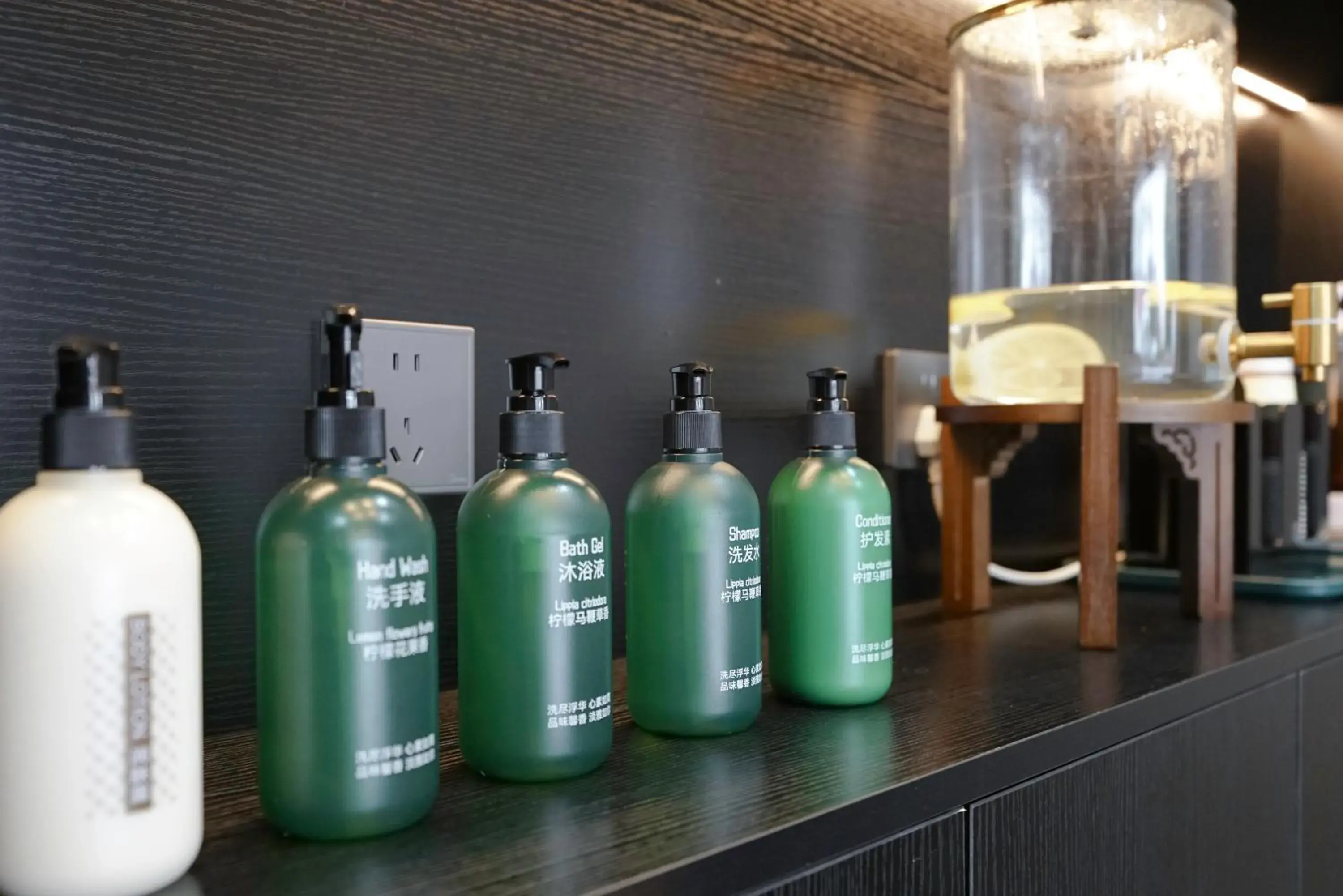 Lobby or reception in Paco Hotel Tianhe Coach Terminal Metro Satation Guangzhou-Free Shuttle Bus for Canton Fair Lobby or reception in Paco Hotel Tianhe Coach Terminal Metro Satation Guangzhou-Free Shuttle Bus for Canton Fair