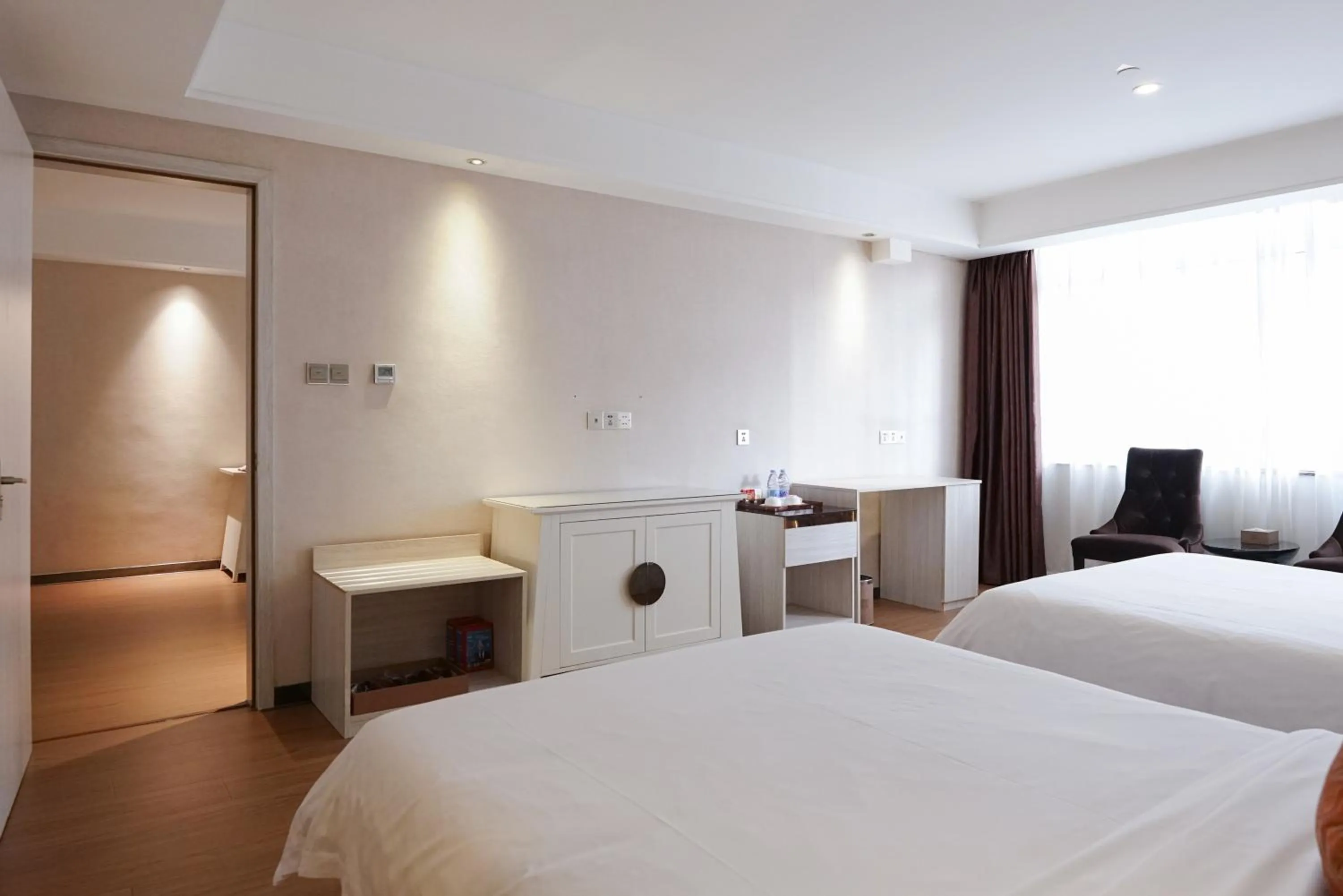 Bed in Paco Hotel Tianhe Coach Terminal Metro Satation Guangzhou-Free Shuttle Bus for Canton Fair