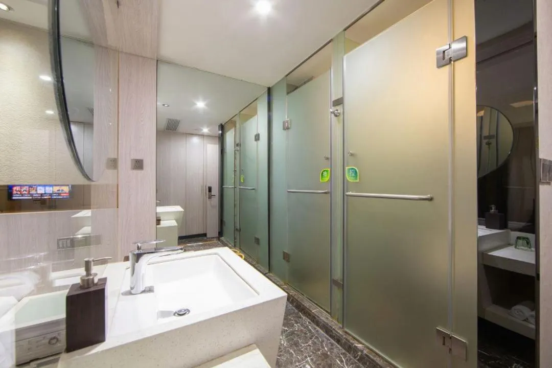 Superior Queen Room in Paco Hotel Tianhe Coach Terminal Metro Satation Guangzhou-Free Shuttle Bus for Canton Fair