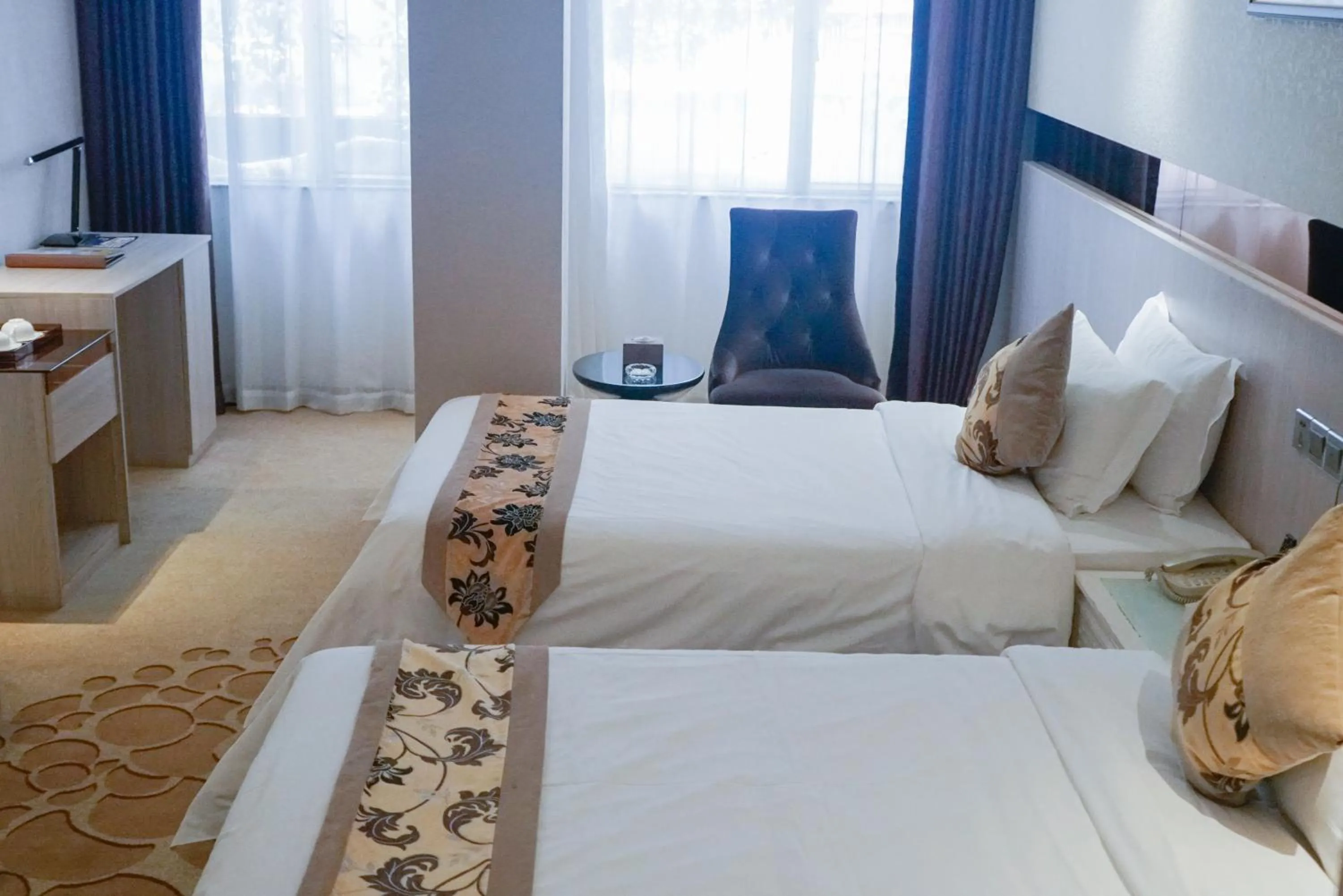 Bed in Paco Hotel Tianhe Coach Terminal Metro Satation Guangzhou-Free Shuttle Bus for Canton Fair