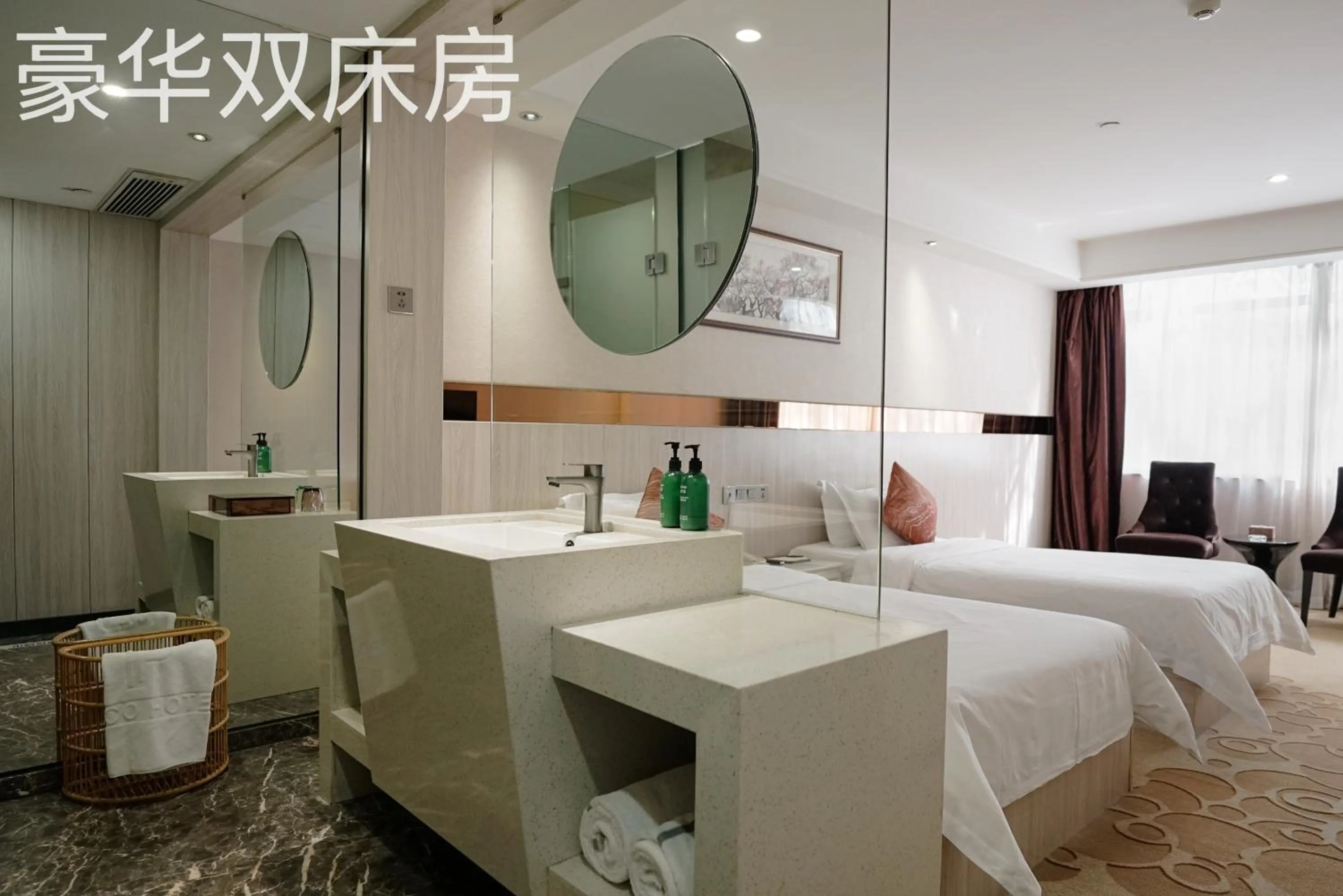 Bed in Paco Hotel Tianhe Coach Terminal Metro Satation Guangzhou-Free Shuttle Bus for Canton Fair
