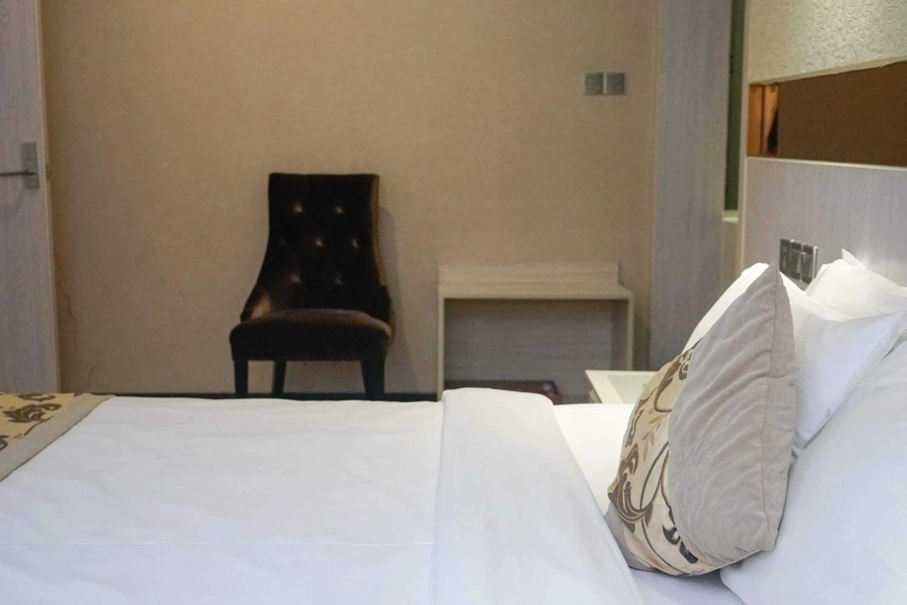 Bed in Paco Hotel Tianhe Coach Terminal Metro Satation Guangzhou-Free Shuttle Bus for Canton Fair