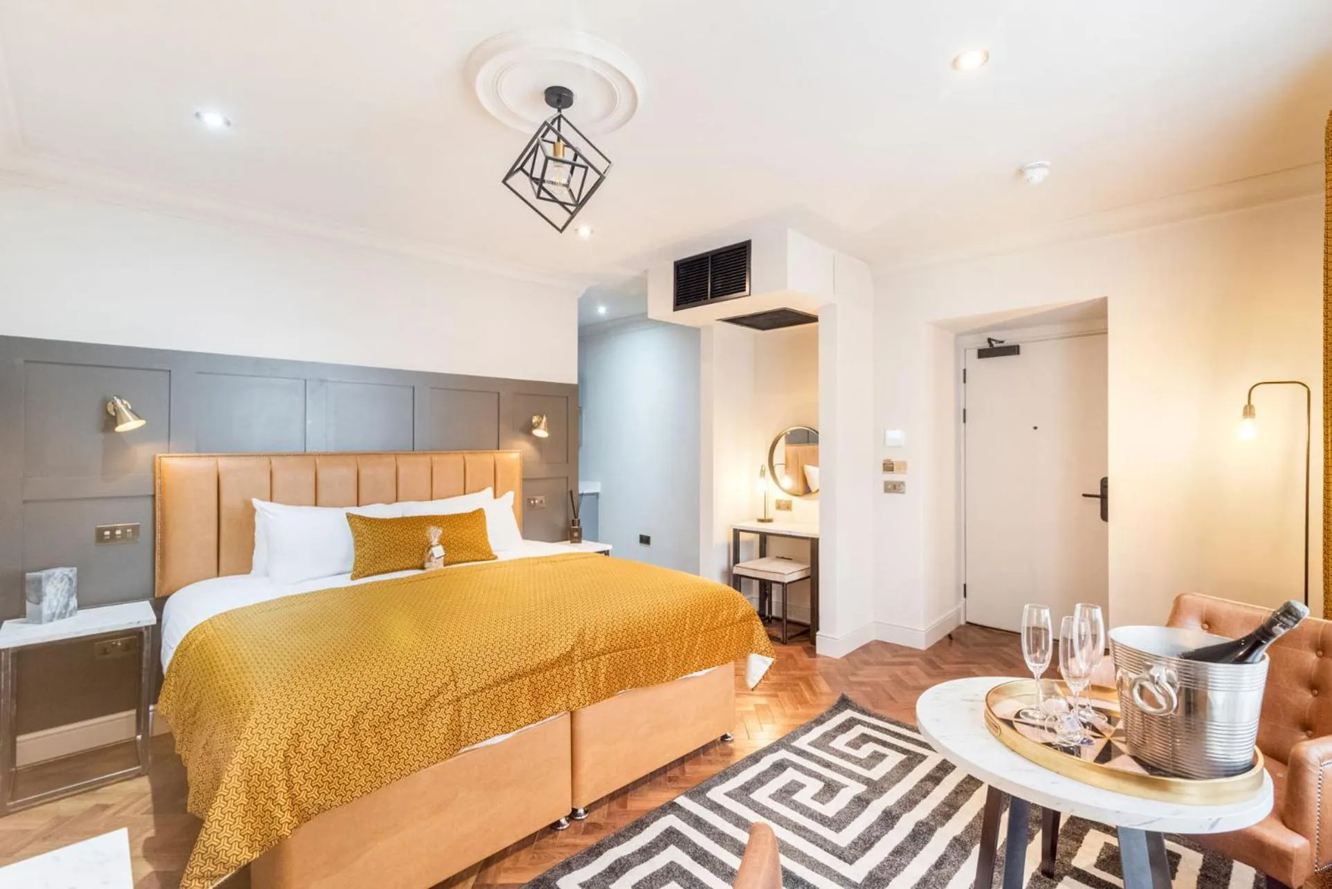 Bed in King Street Aparthotel