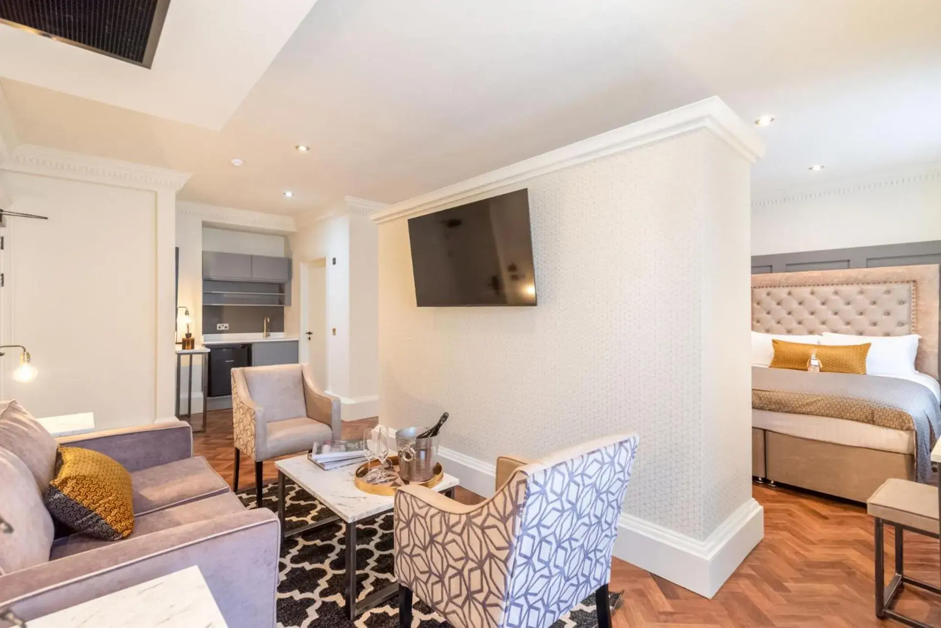 Bed in King Street Aparthotel Bed in King Street Aparthotel