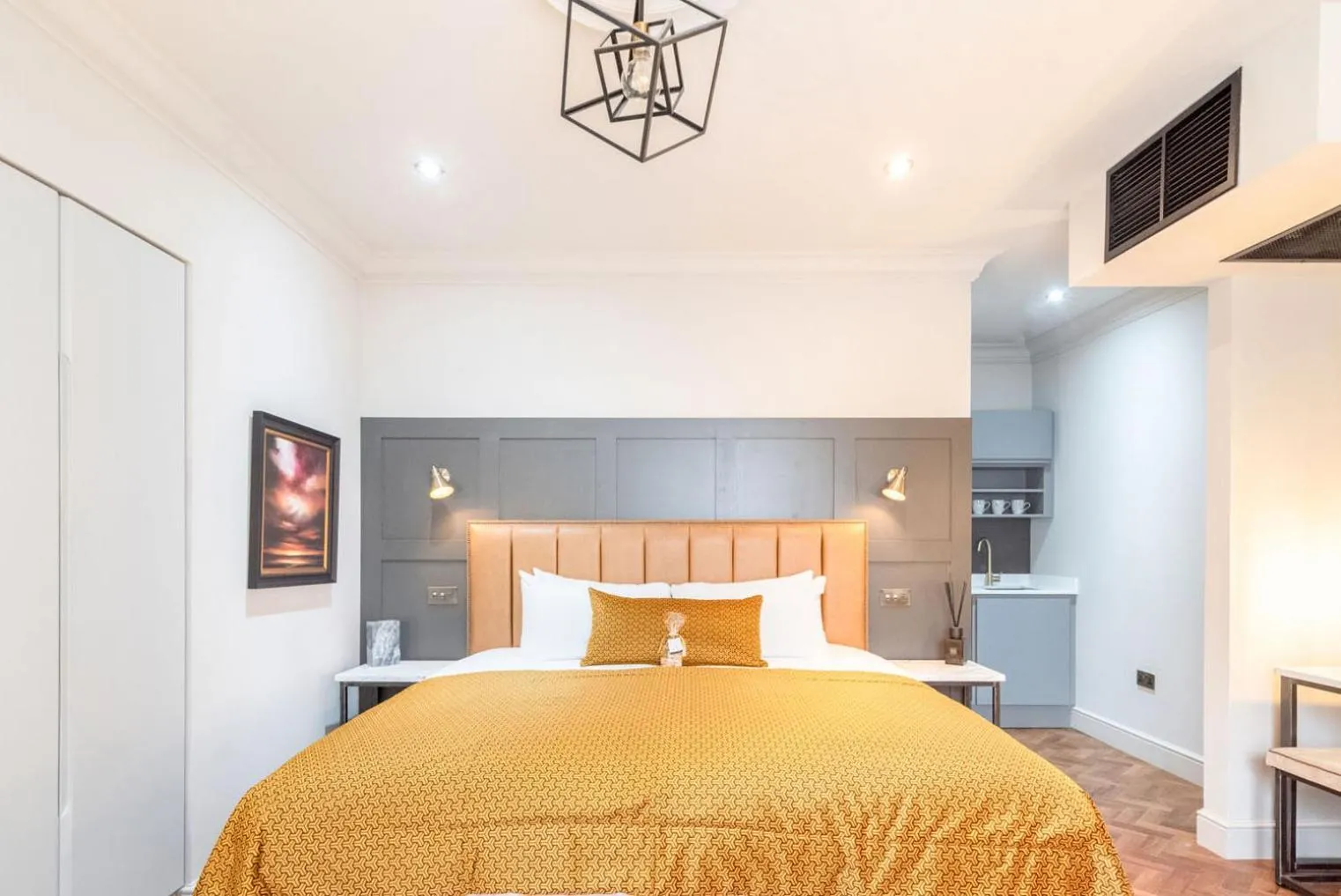 Bed in King Street Aparthotel