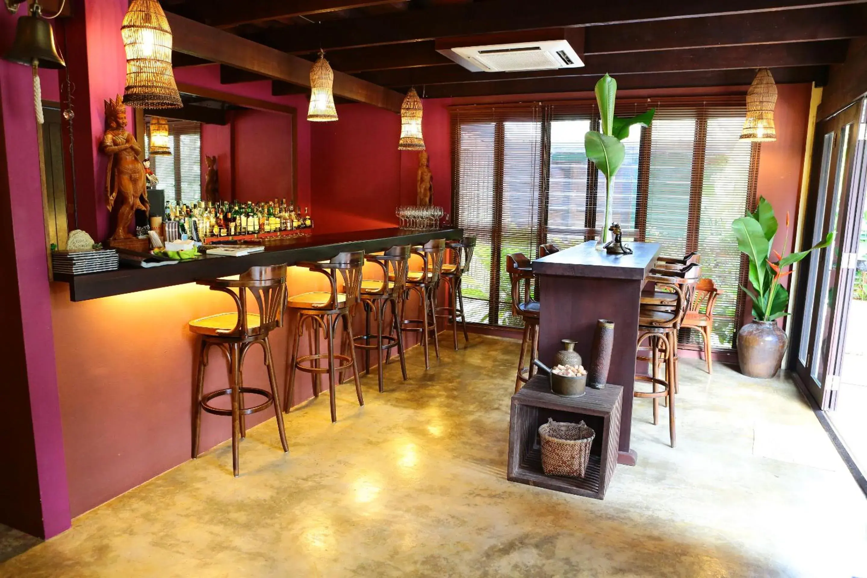 Lounge or bar in The Village House Lounge or bar in The Village House