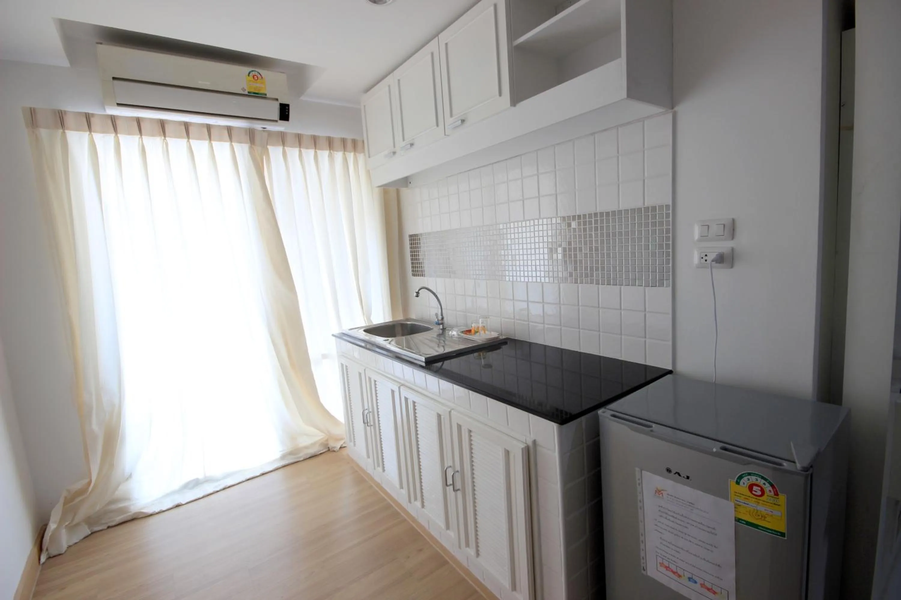 Kitchen/Kitchenette in Mouroom