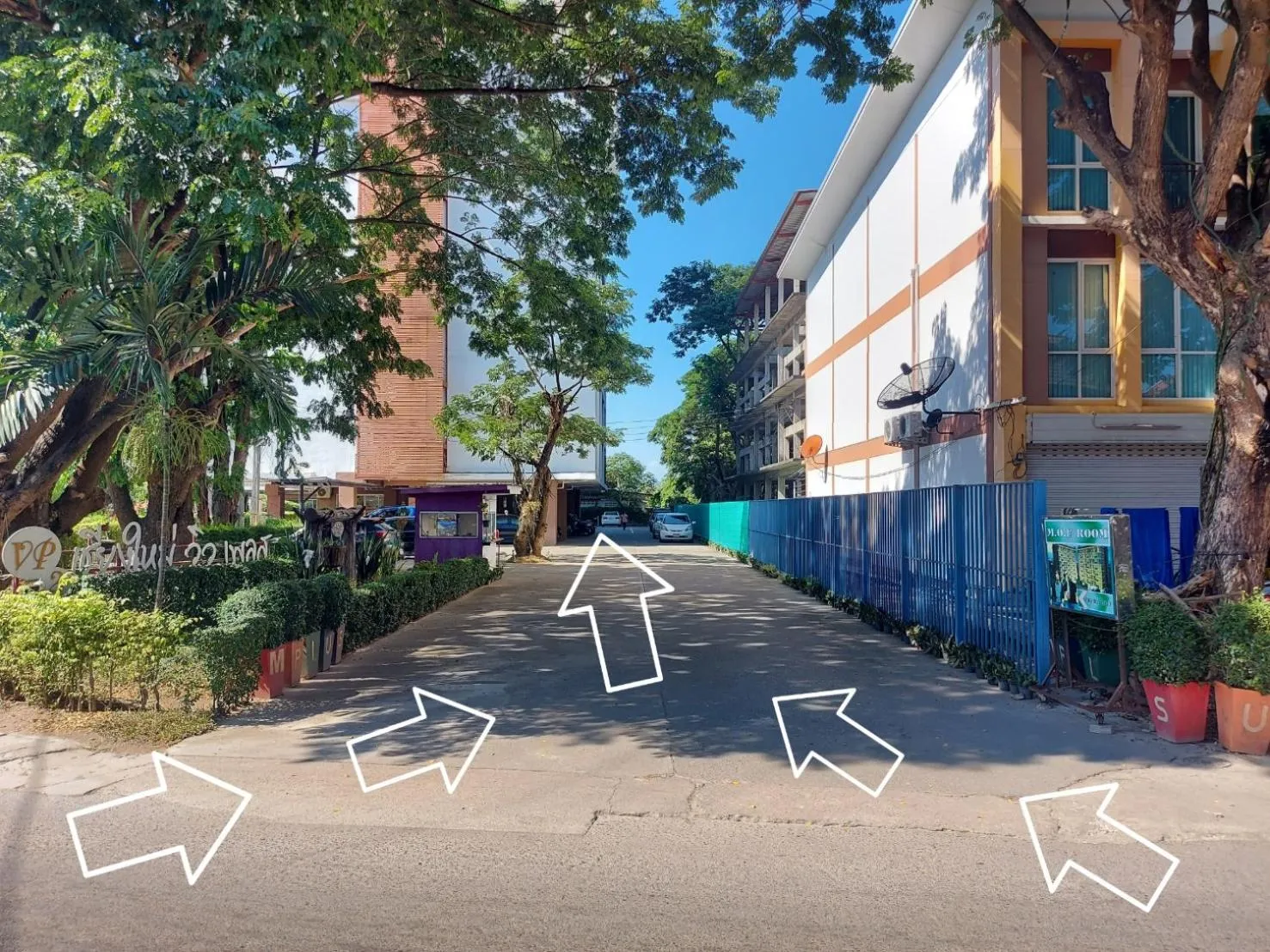 Facade/entrance in Mouroom