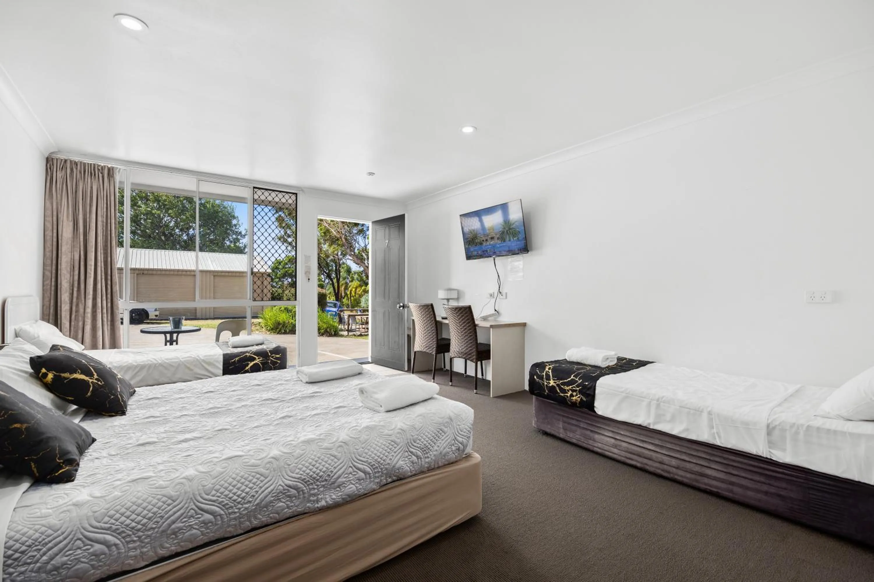 Bed in Alexander Motel