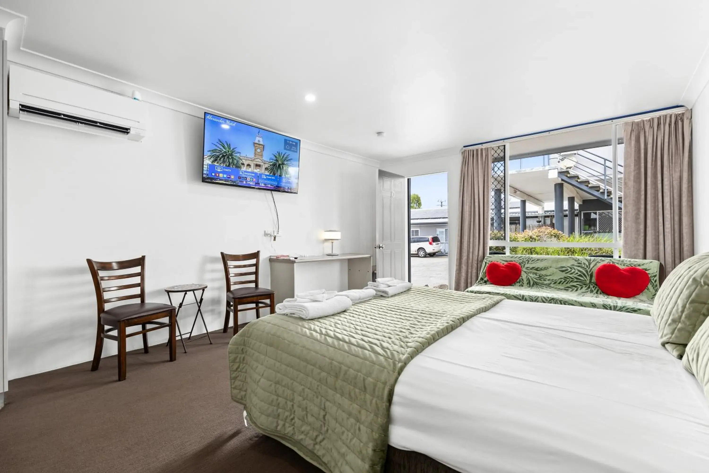 Bed in Alexander Motel Bed in Alexander Motel