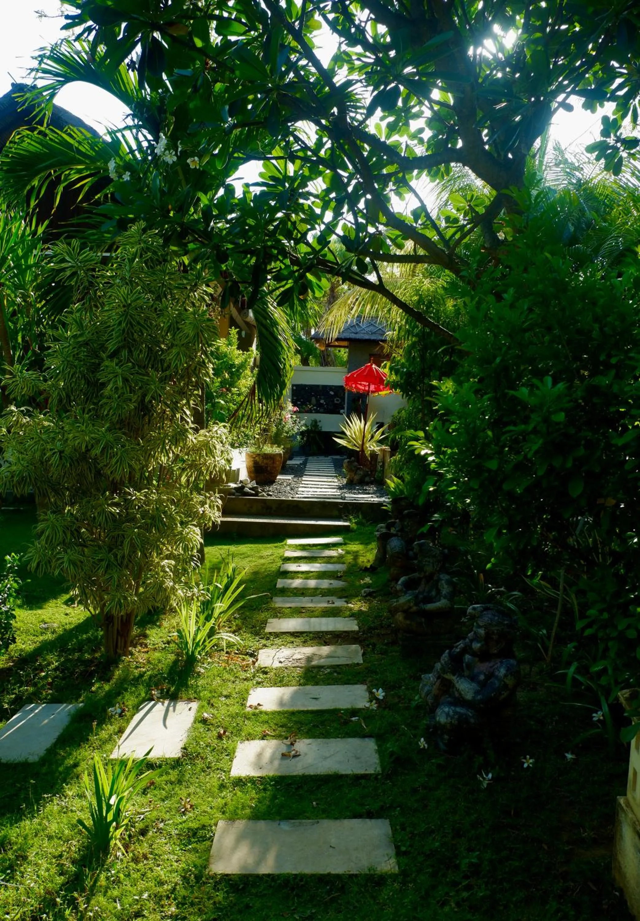 Garden view in Minabali Bunga'lo