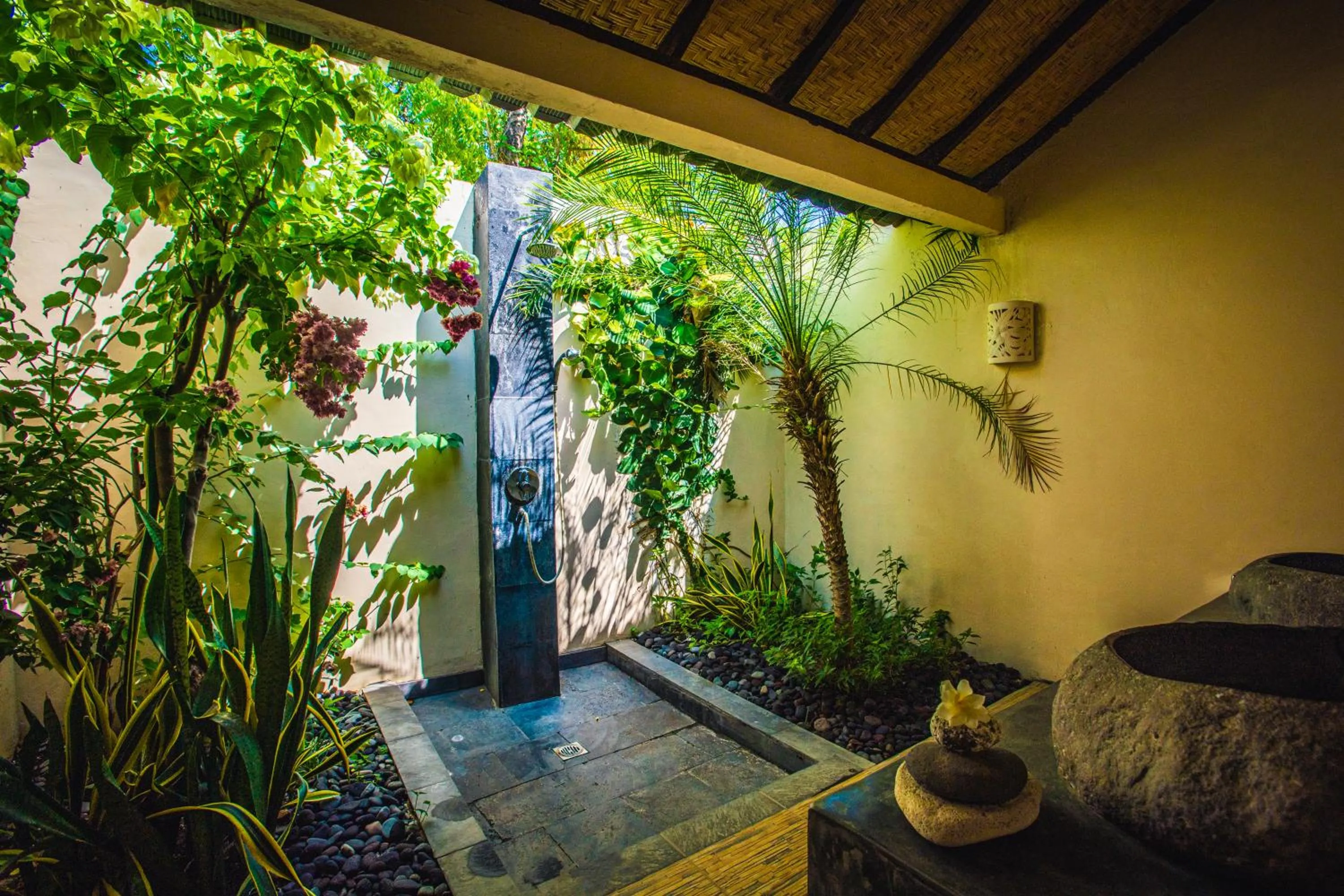 Shower in Minabali Bunga'lo