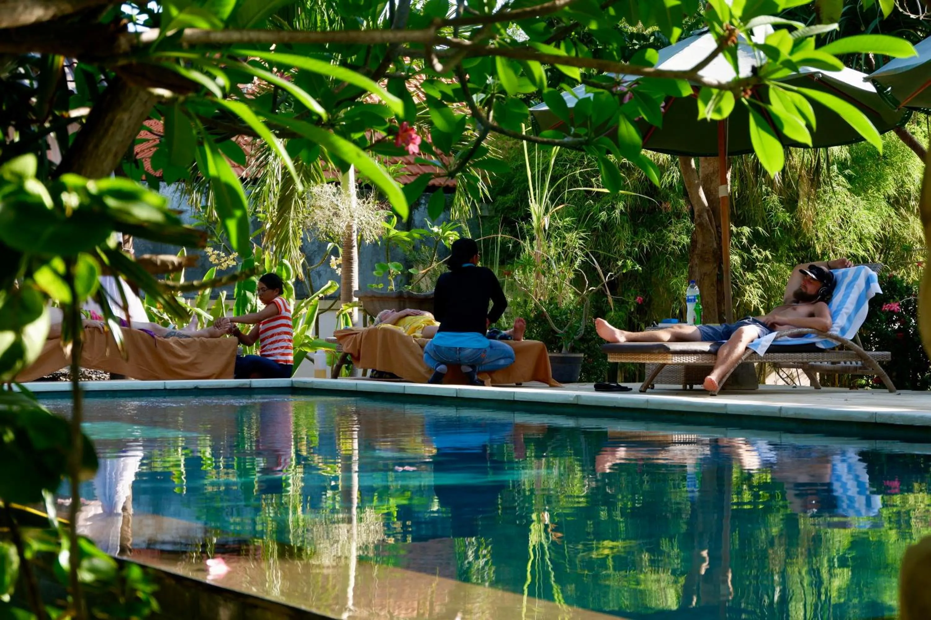 People in Minabali Bunga'lo