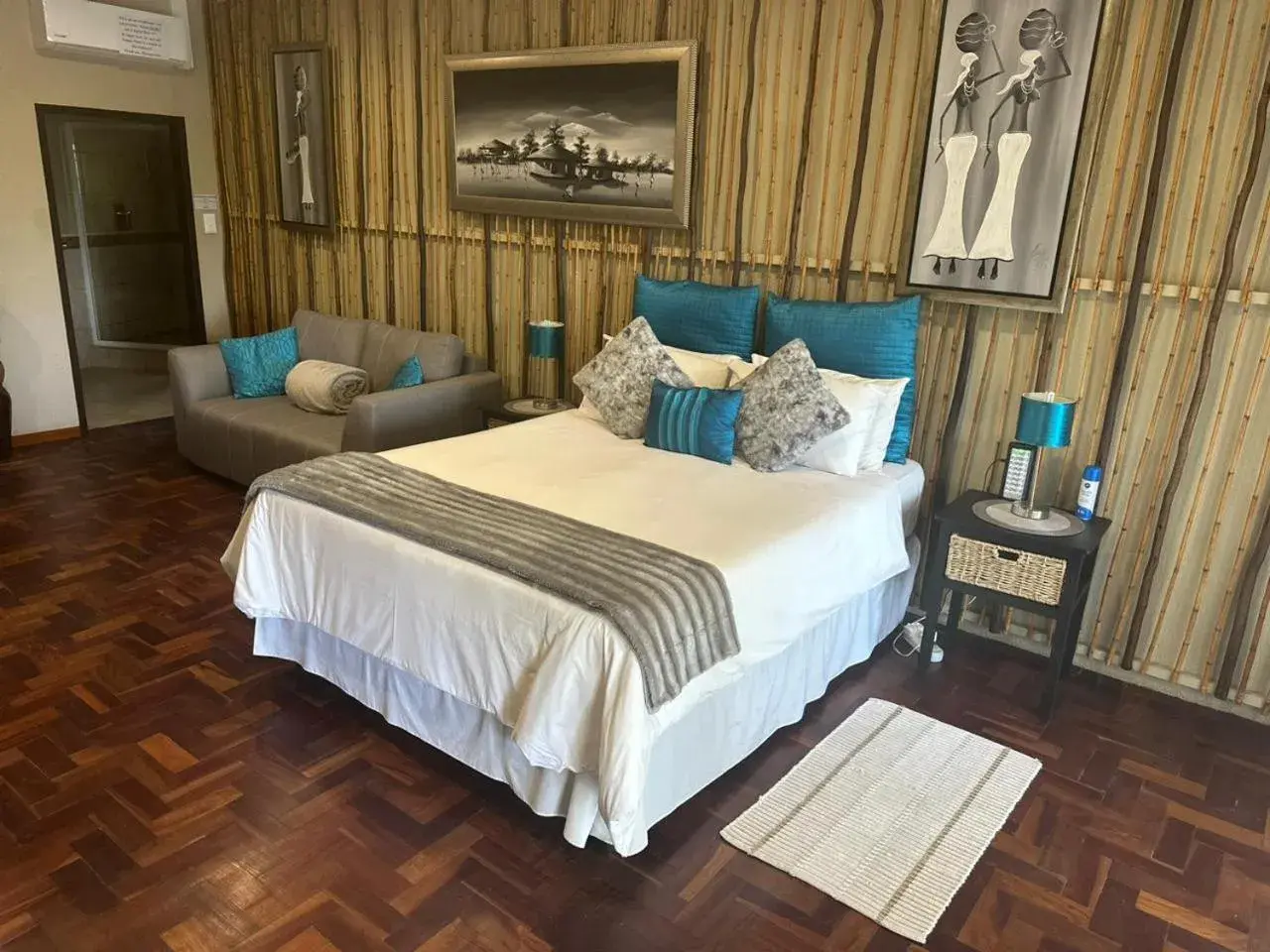 Deluxe Double Room with Shower in Safari Bed & Breakfast Deluxe Double Room with Shower in Safari Bed & Breakfast