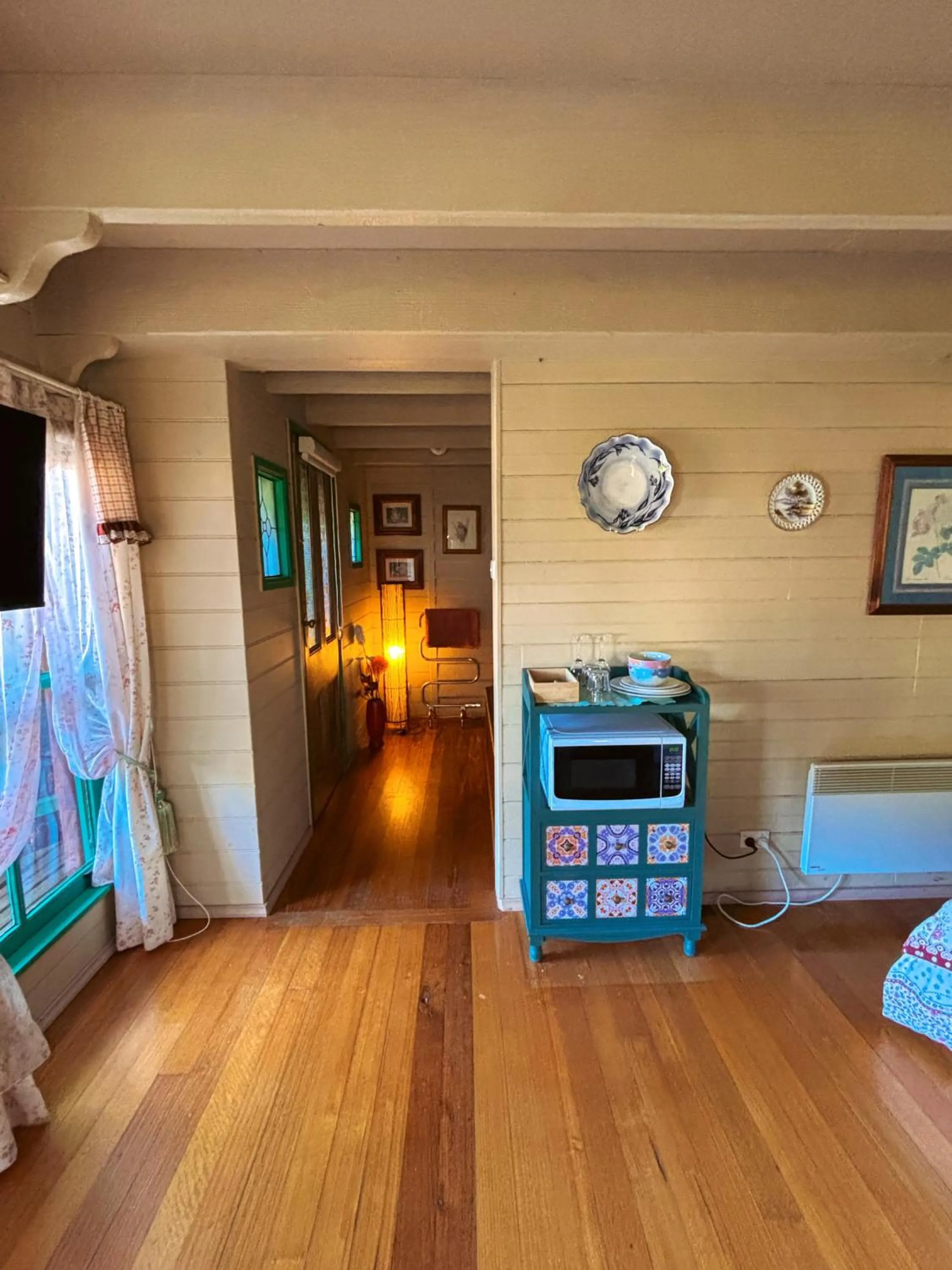 Seating area, Bed in The Goat and Goose Bed & Breakfast