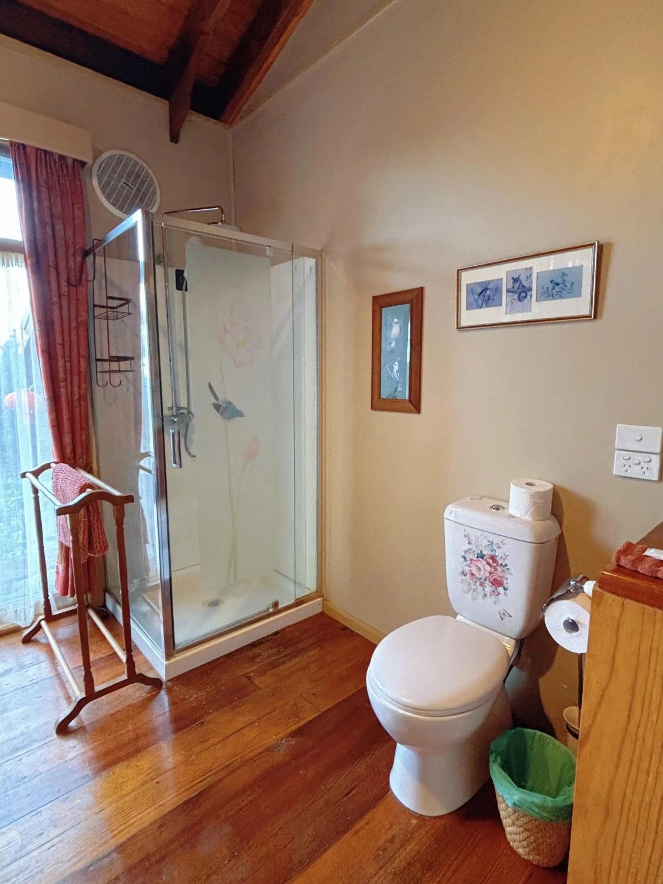 Bathroom in The Goat and Goose Bed & Breakfast