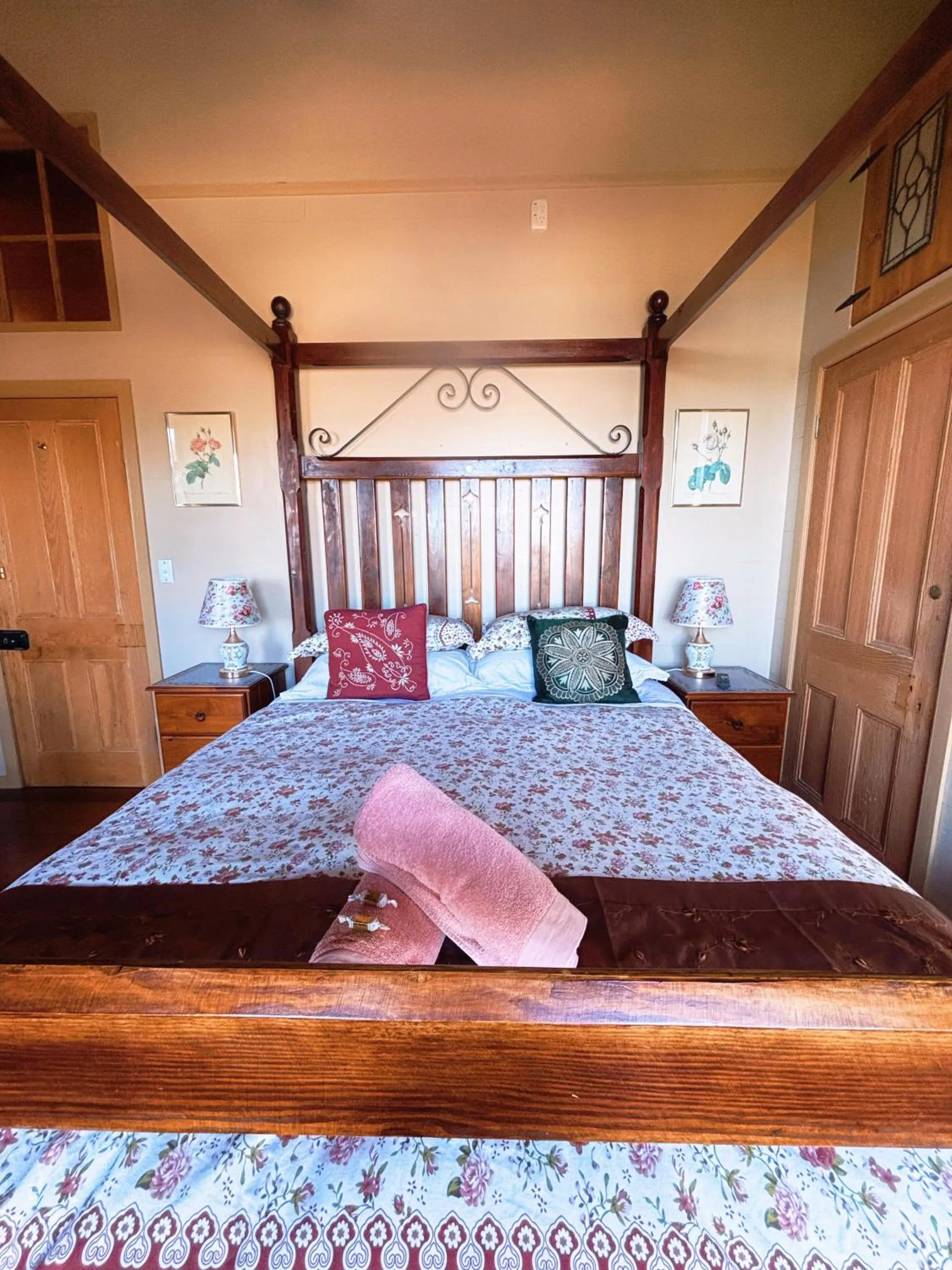 Bed in The Goat and Goose Bed & Breakfast