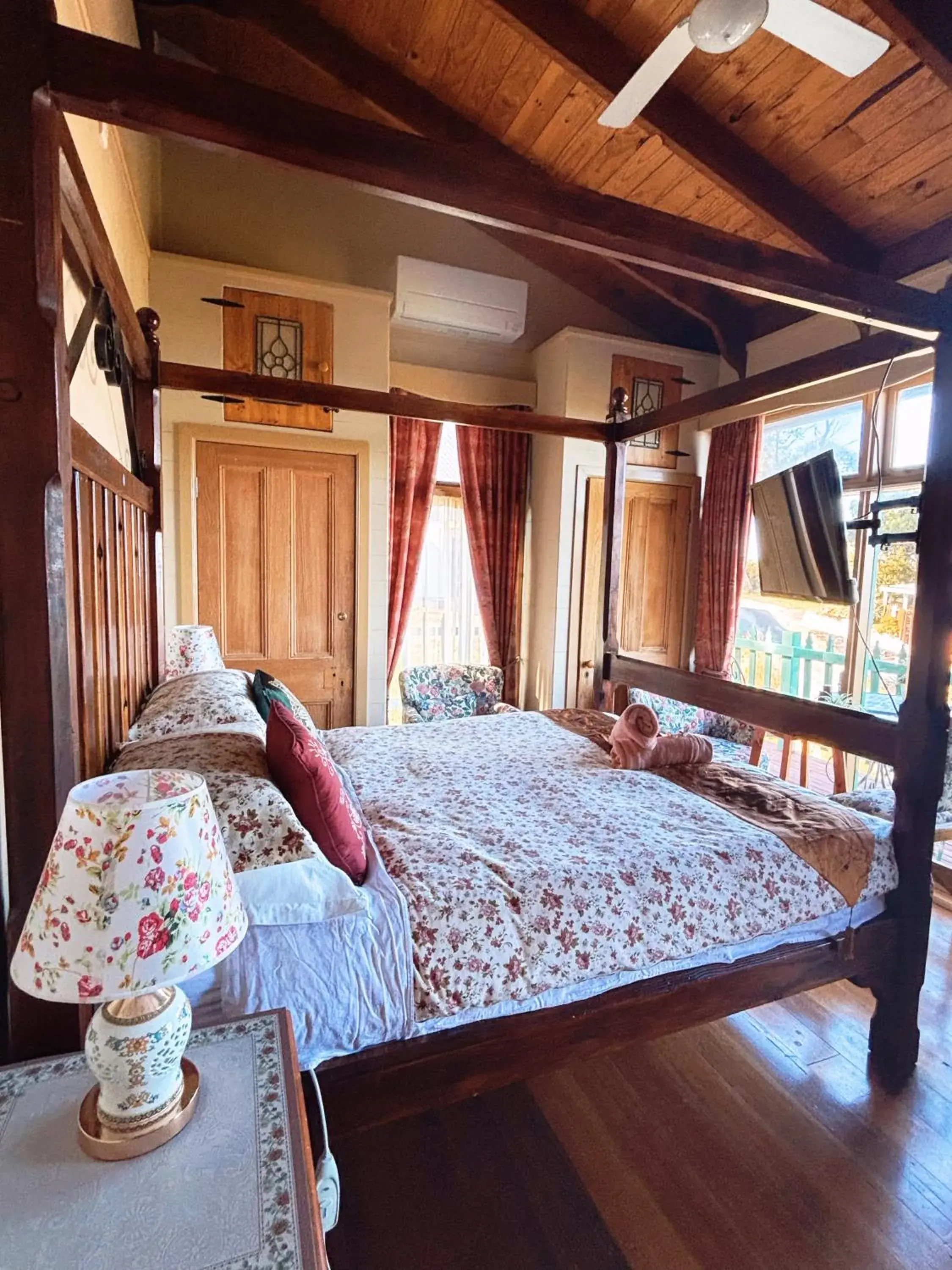 Deluxe Double Room with Sea View in The Goat and Goose Bed & Breakfast Deluxe Double Room with Sea View in The Goat and Goose Bed & Breakfast