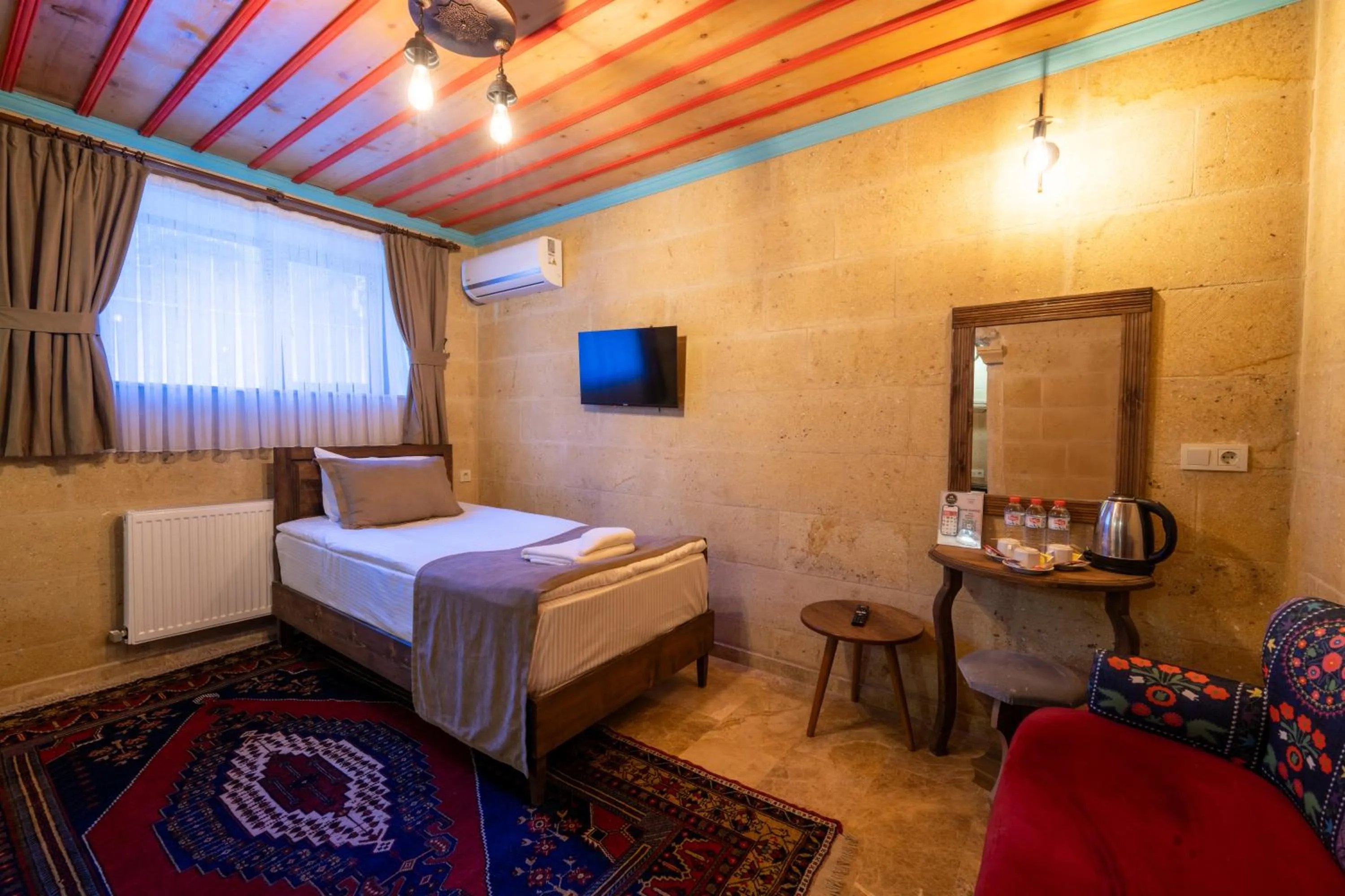 Decorative detail, Bed in Rustic Caves